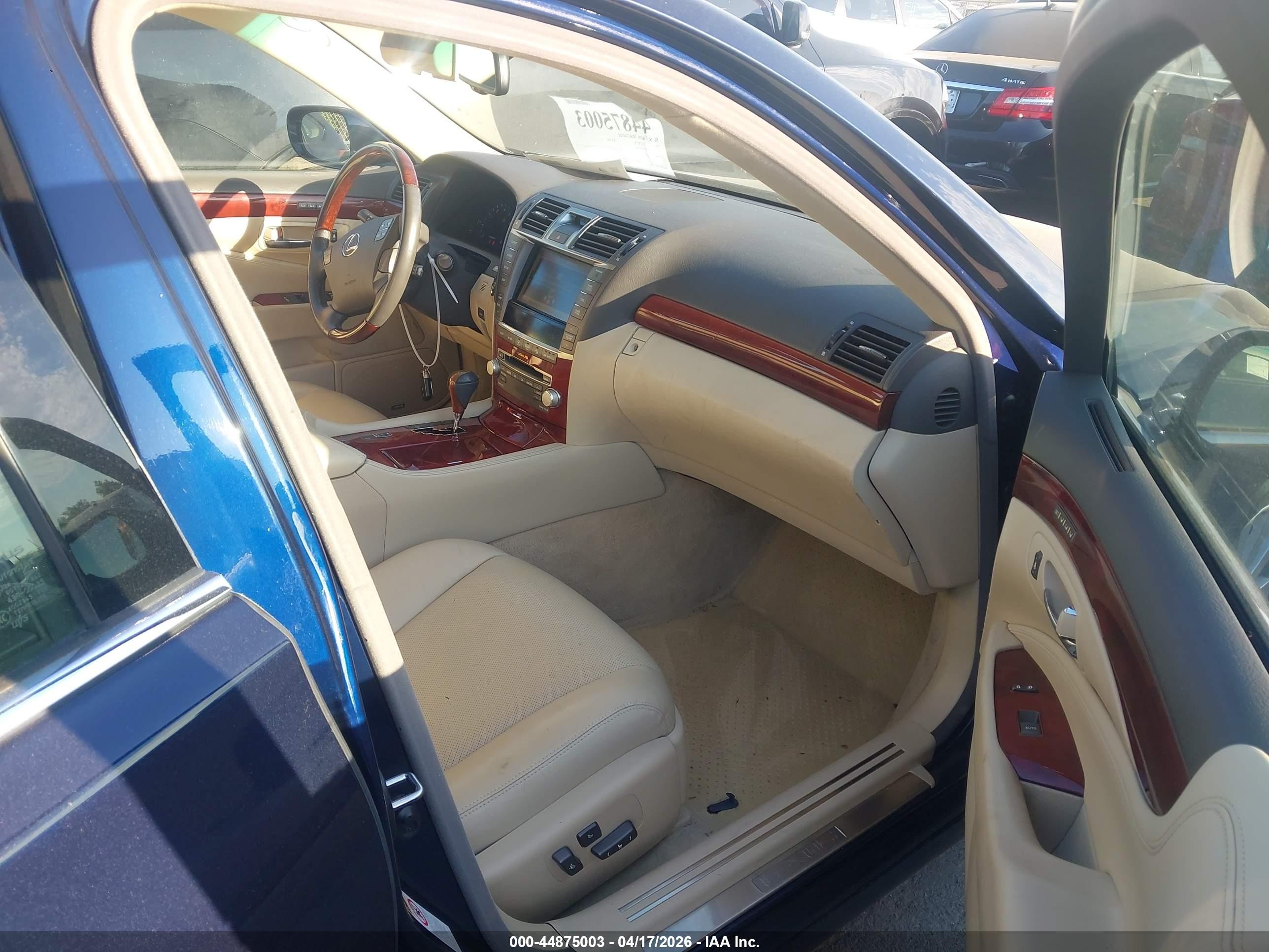 2011 Lexus Ls 460   Синий vin: JTHCL5EF8B5009595