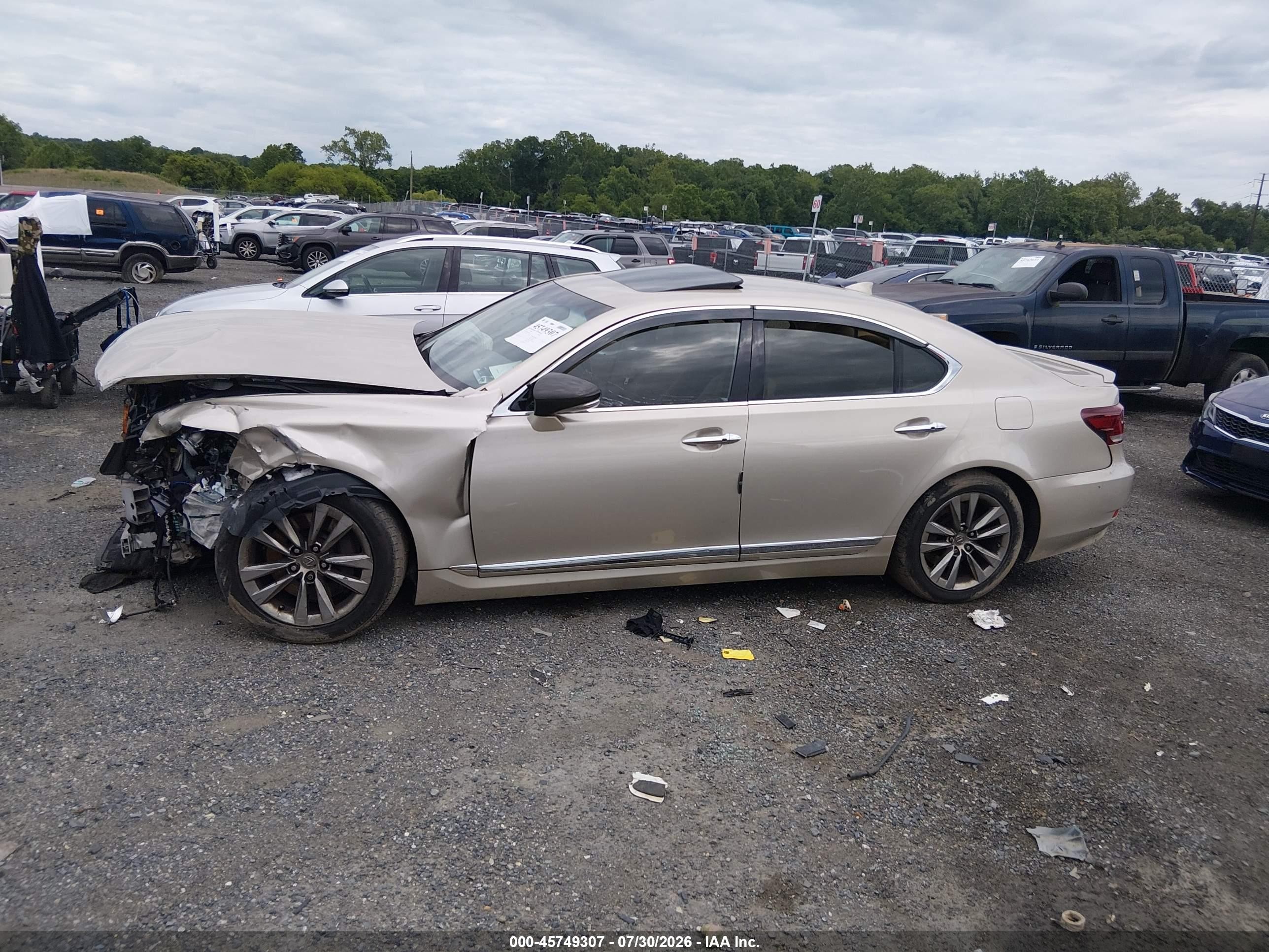 2015 Lexus Ls 460   Champagne vin: JTHCL5EF8F5023566