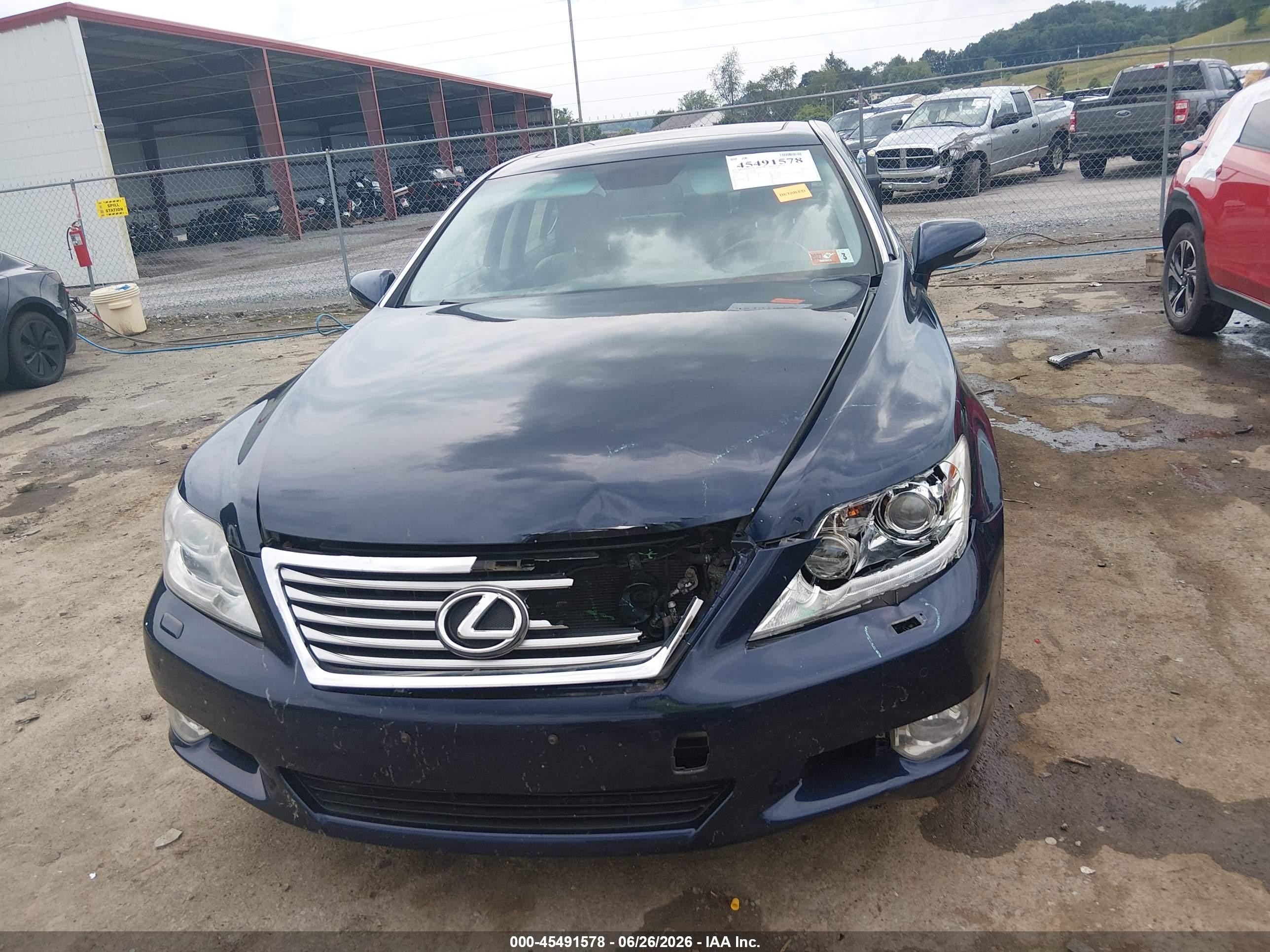 2010 Lexus Ls 460   Синий vin: JTHCL5EF9A5005683