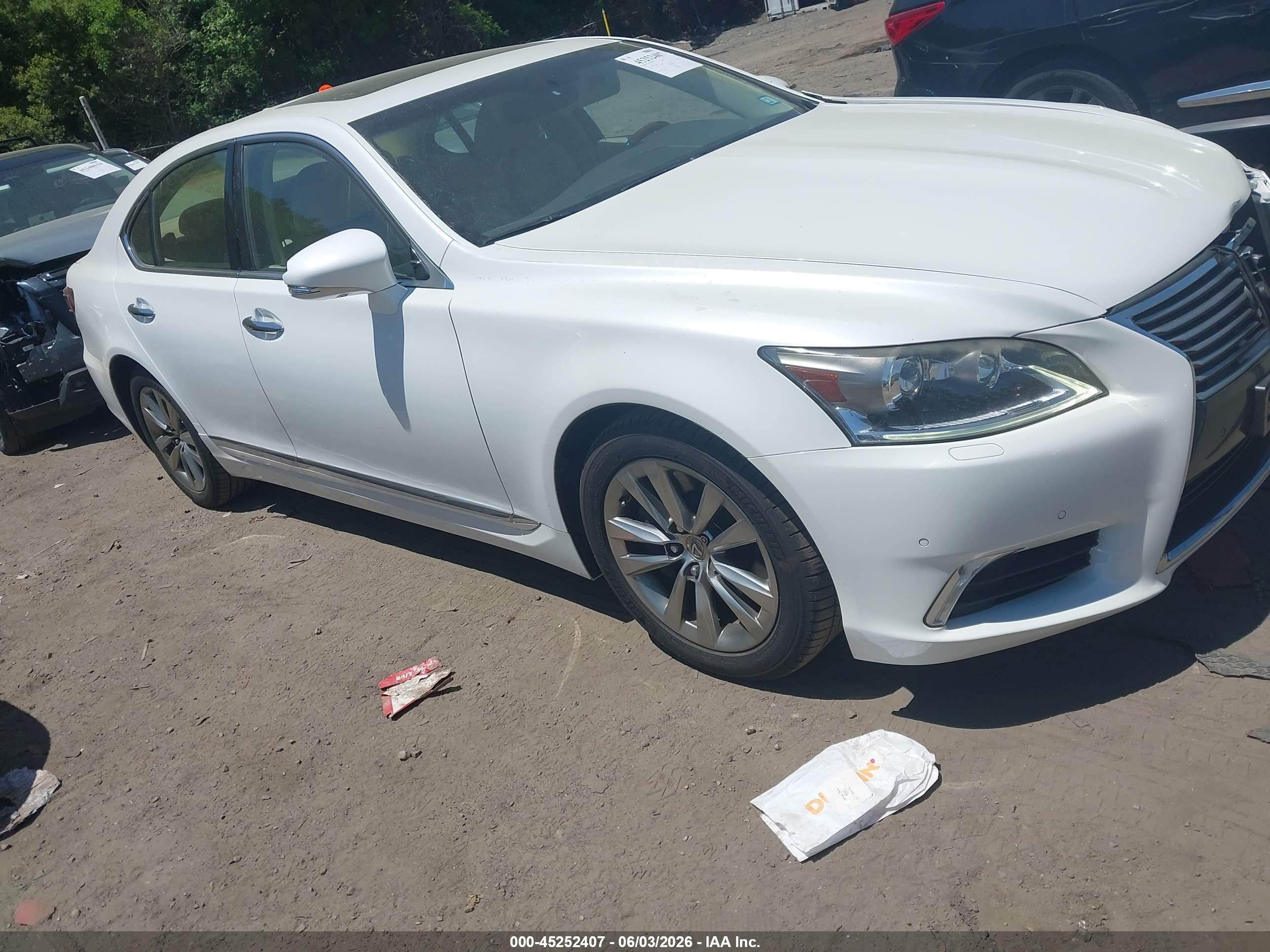 2015 Lexus Ls 460   White vin: JTHCL5EF9F5024810