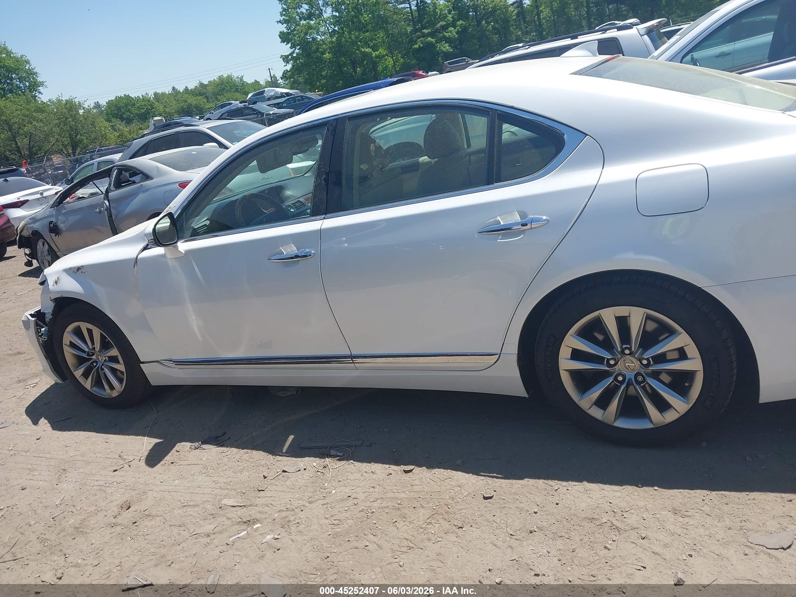 2015 Lexus Ls 460   White vin: JTHCL5EF9F5024810