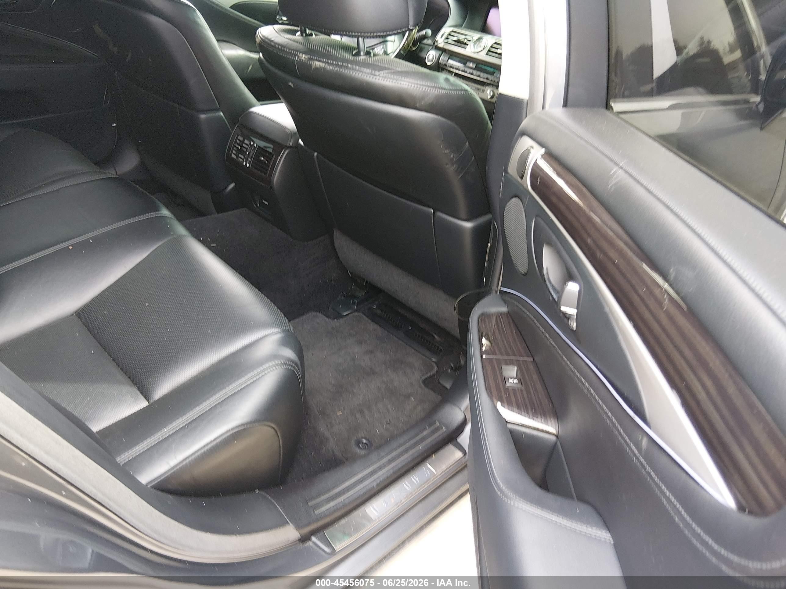 2015 Lexus Ls 460   Blue vin: JTHCL5EFXF5023990