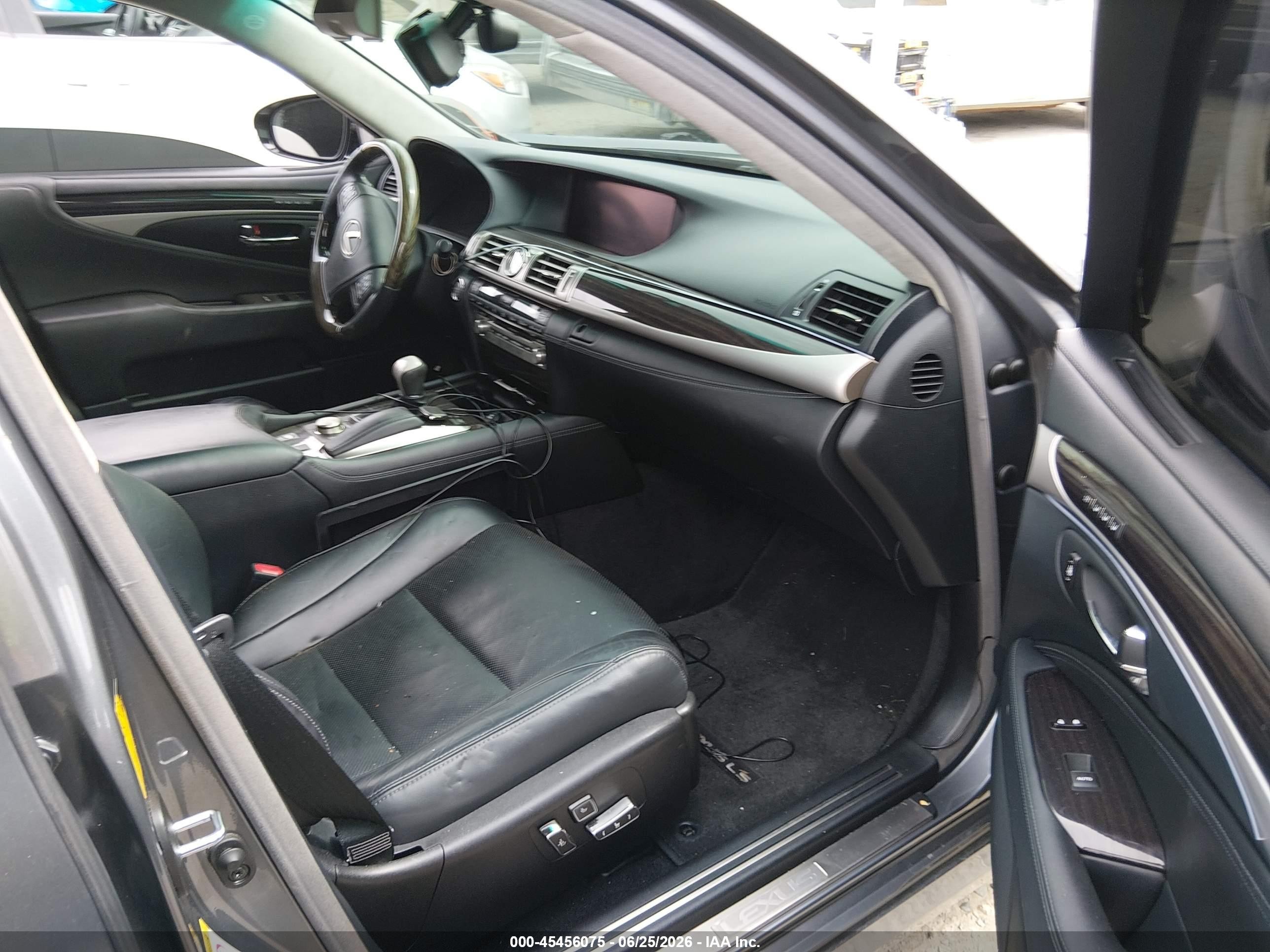 2015 Lexus Ls 460   Blue vin: JTHCL5EFXF5023990