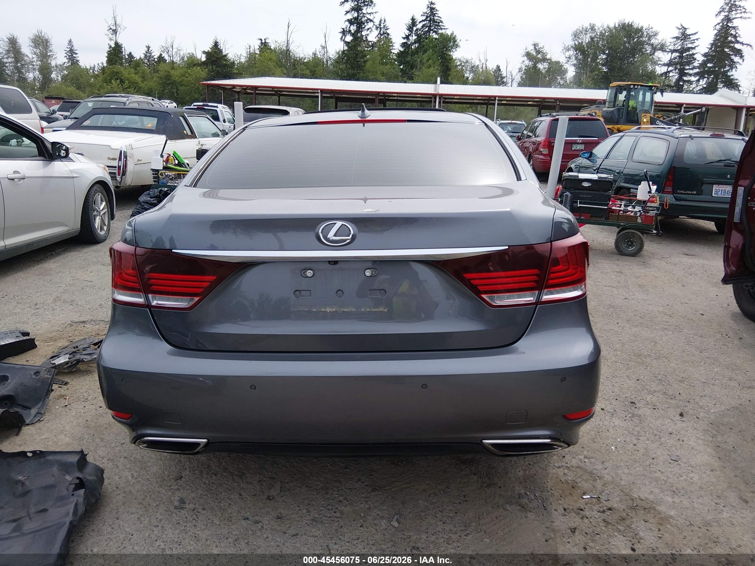 2015 Lexus Ls 460   Blue vin: JTHCL5EFXF5023990