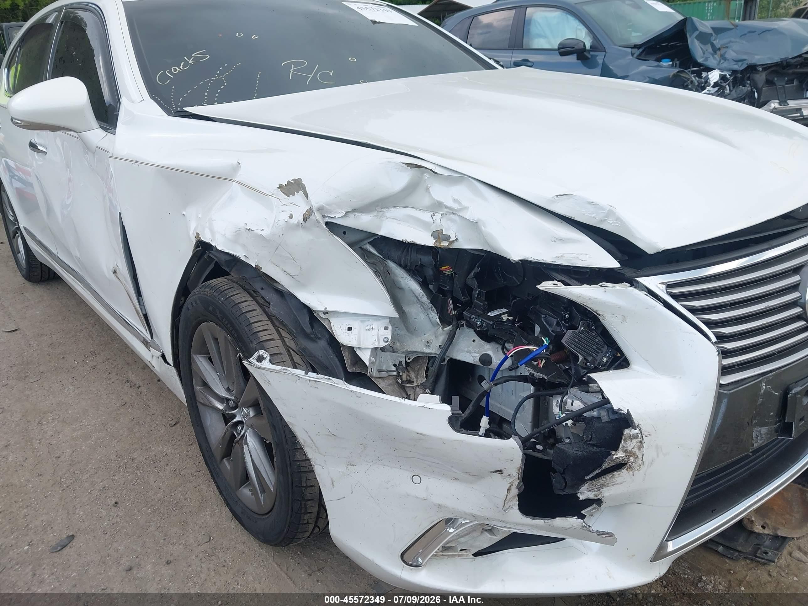 2015 Lexus Ls 460   White vin: JTHCL5EFXF5025223