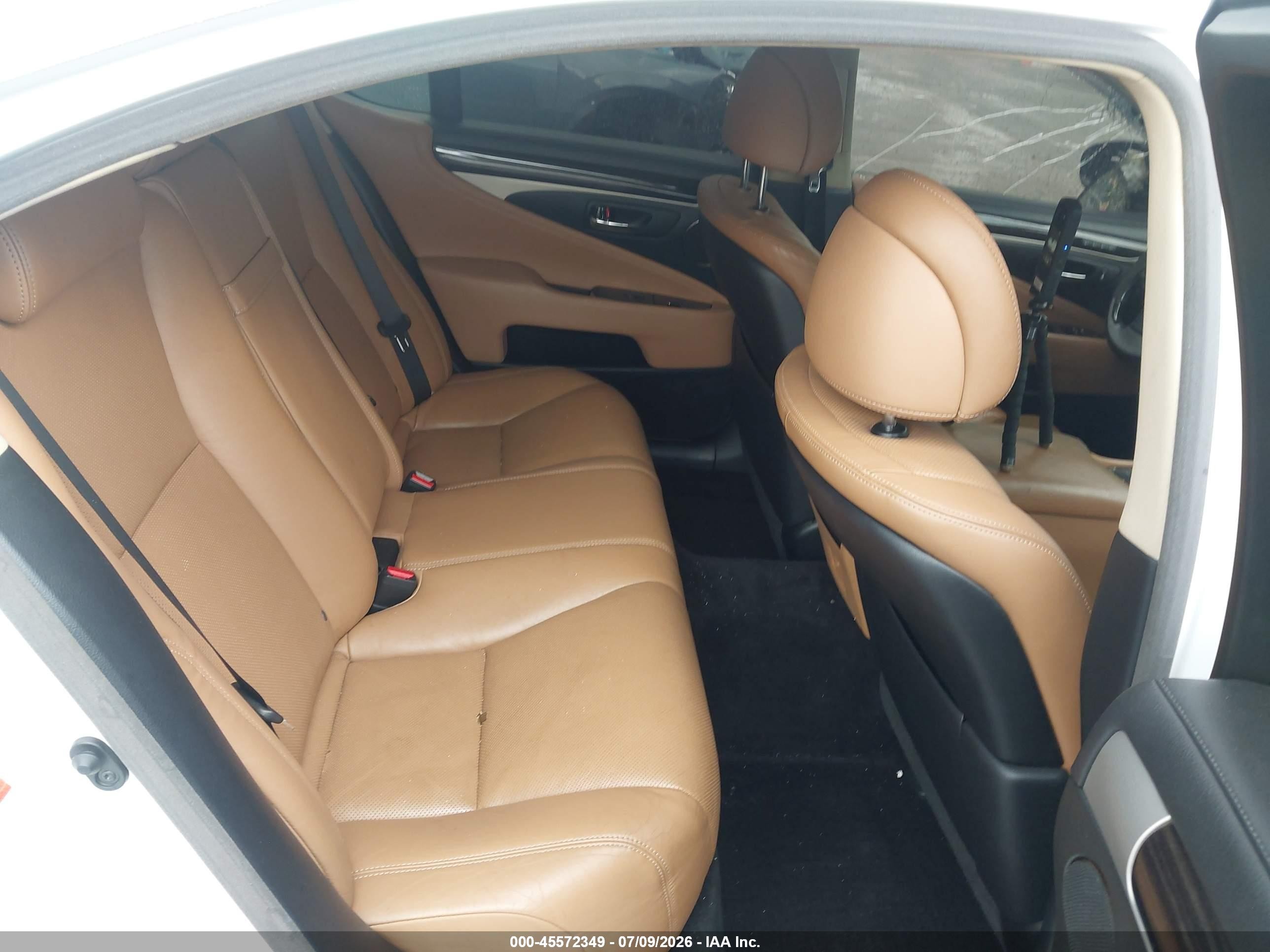 2015 Lexus Ls 460   White vin: JTHCL5EFXF5025223