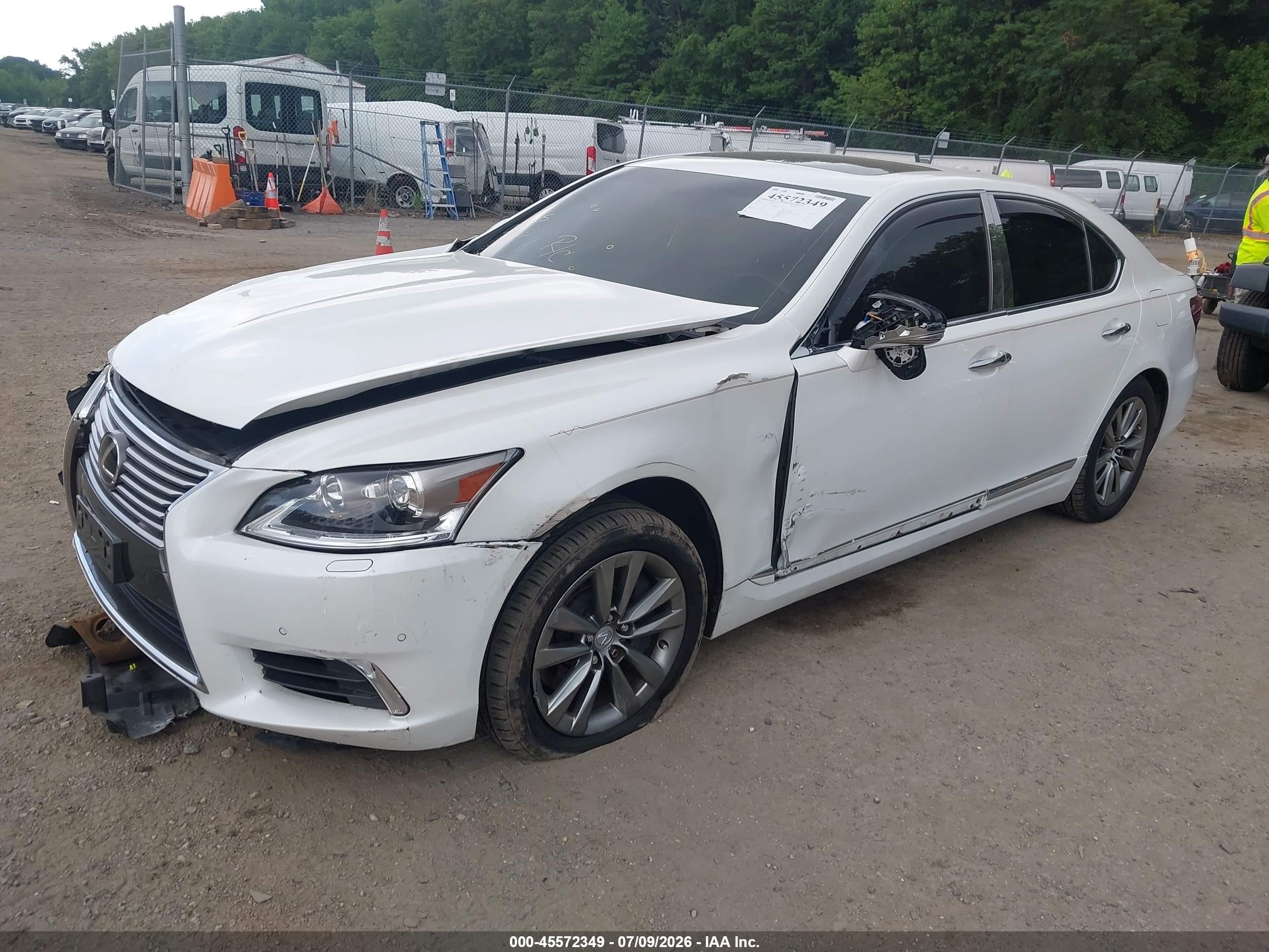 2015 Lexus Ls 460   White vin: JTHCL5EFXF5025223