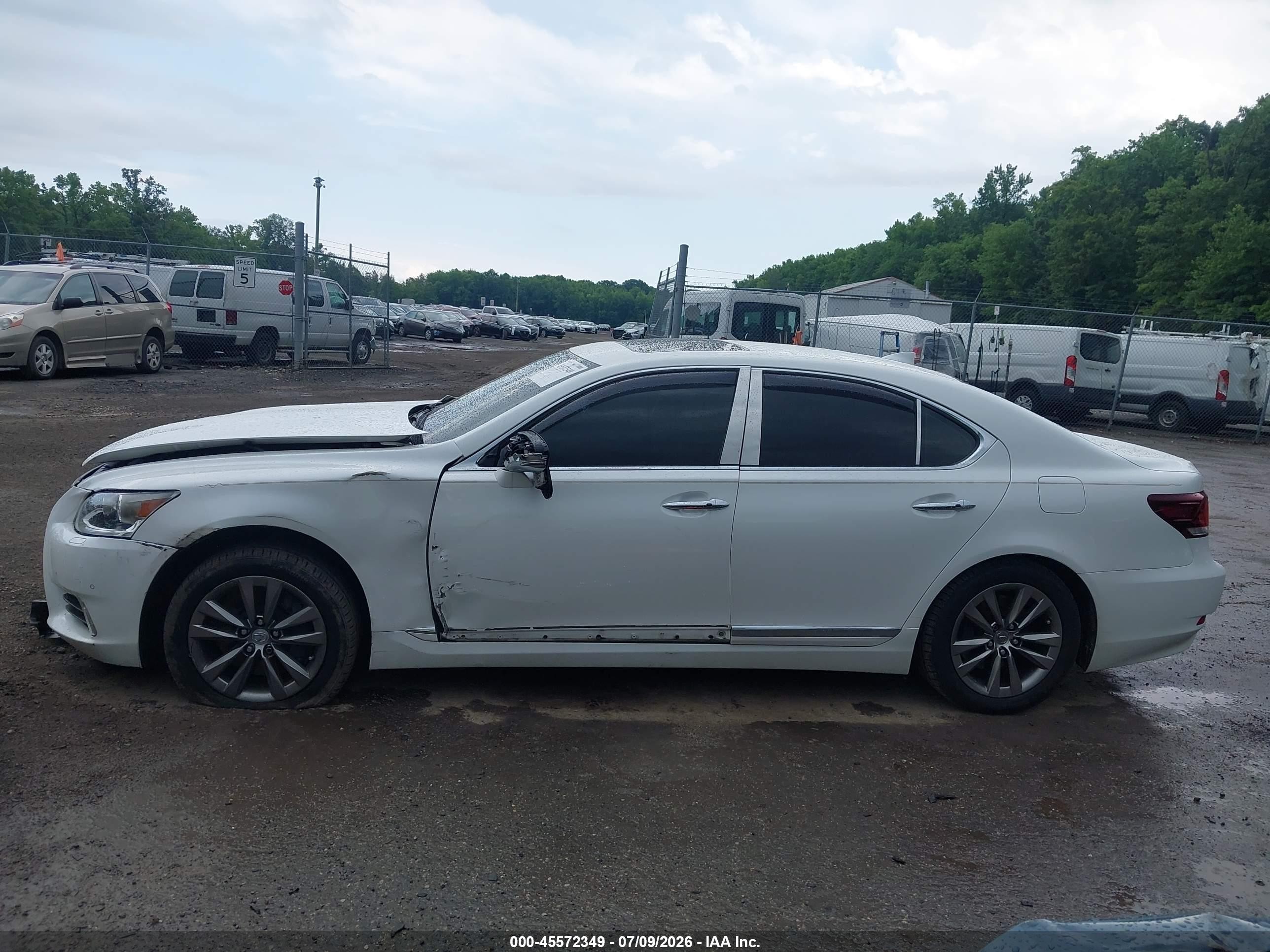 2015 Lexus Ls 460   White vin: JTHCL5EFXF5025223