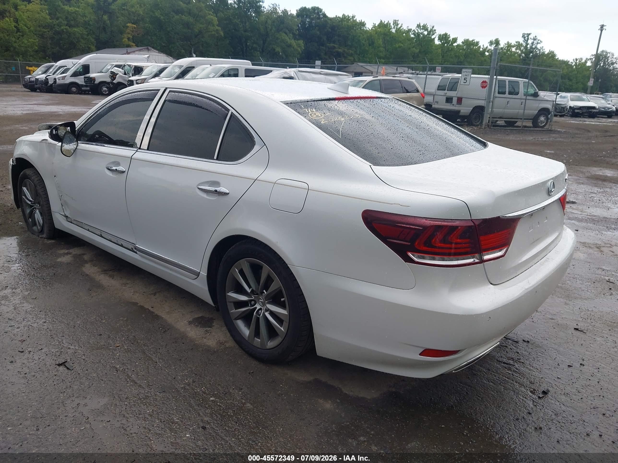 2015 Lexus Ls 460   White vin: JTHCL5EFXF5025223