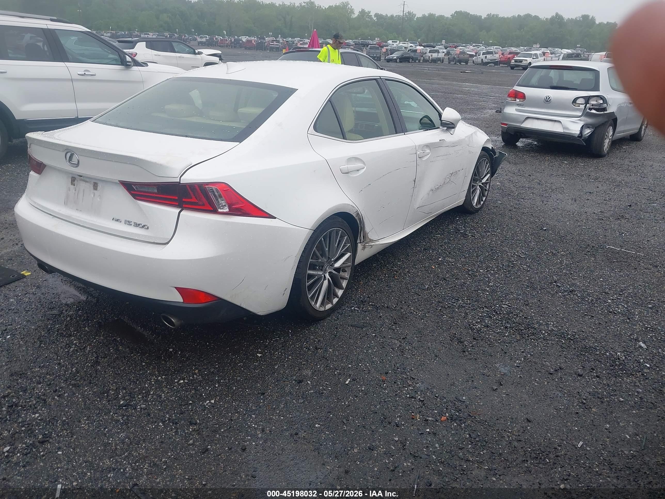 2016 Lexus Is 300 White vin: JTHCM1D22G5006963