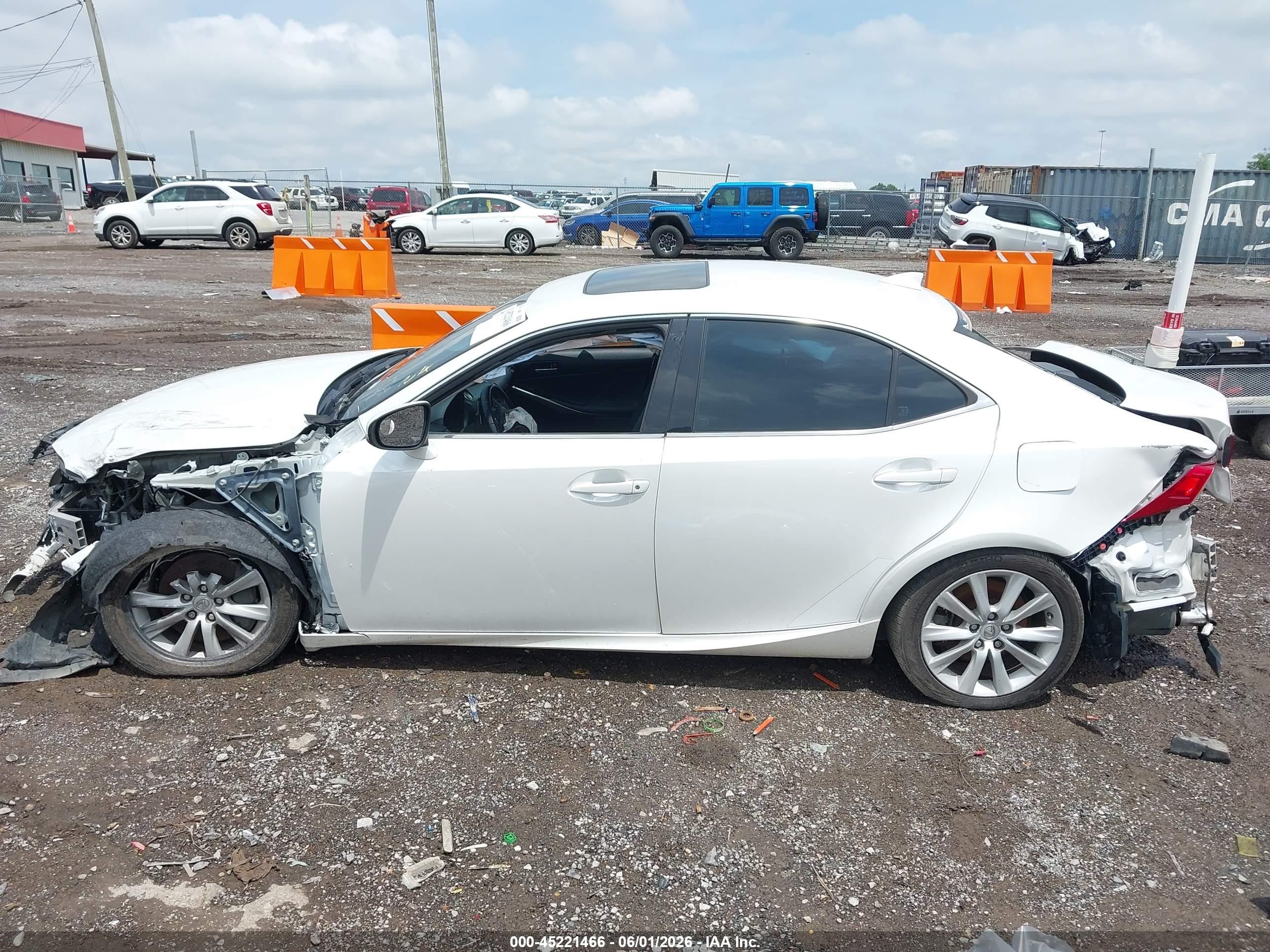 2016 Lexus Is 300 White vin: JTHCM1D24G5003305