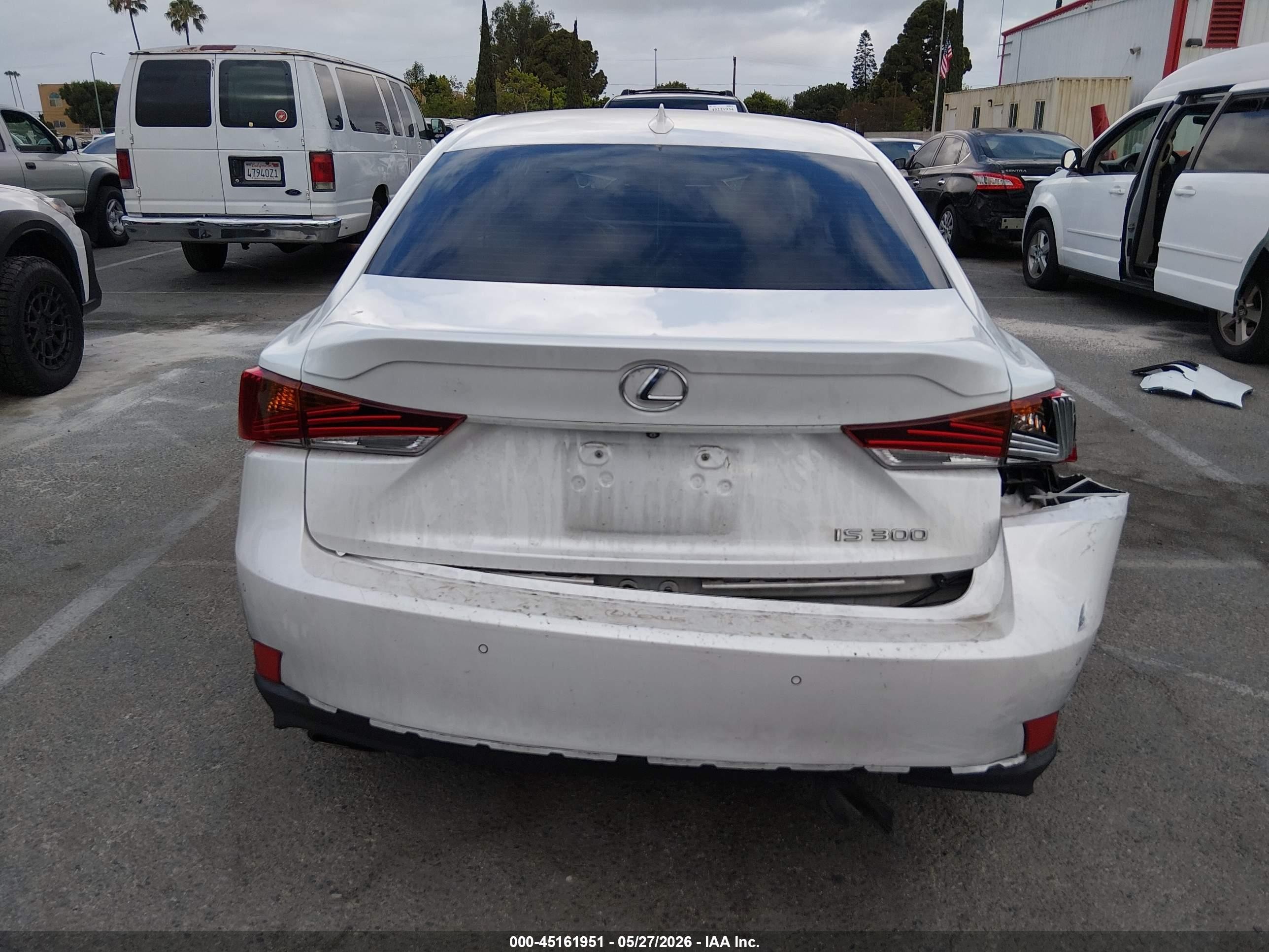2020 Lexus Is 300 White vin: JTHDA1D22L5107315