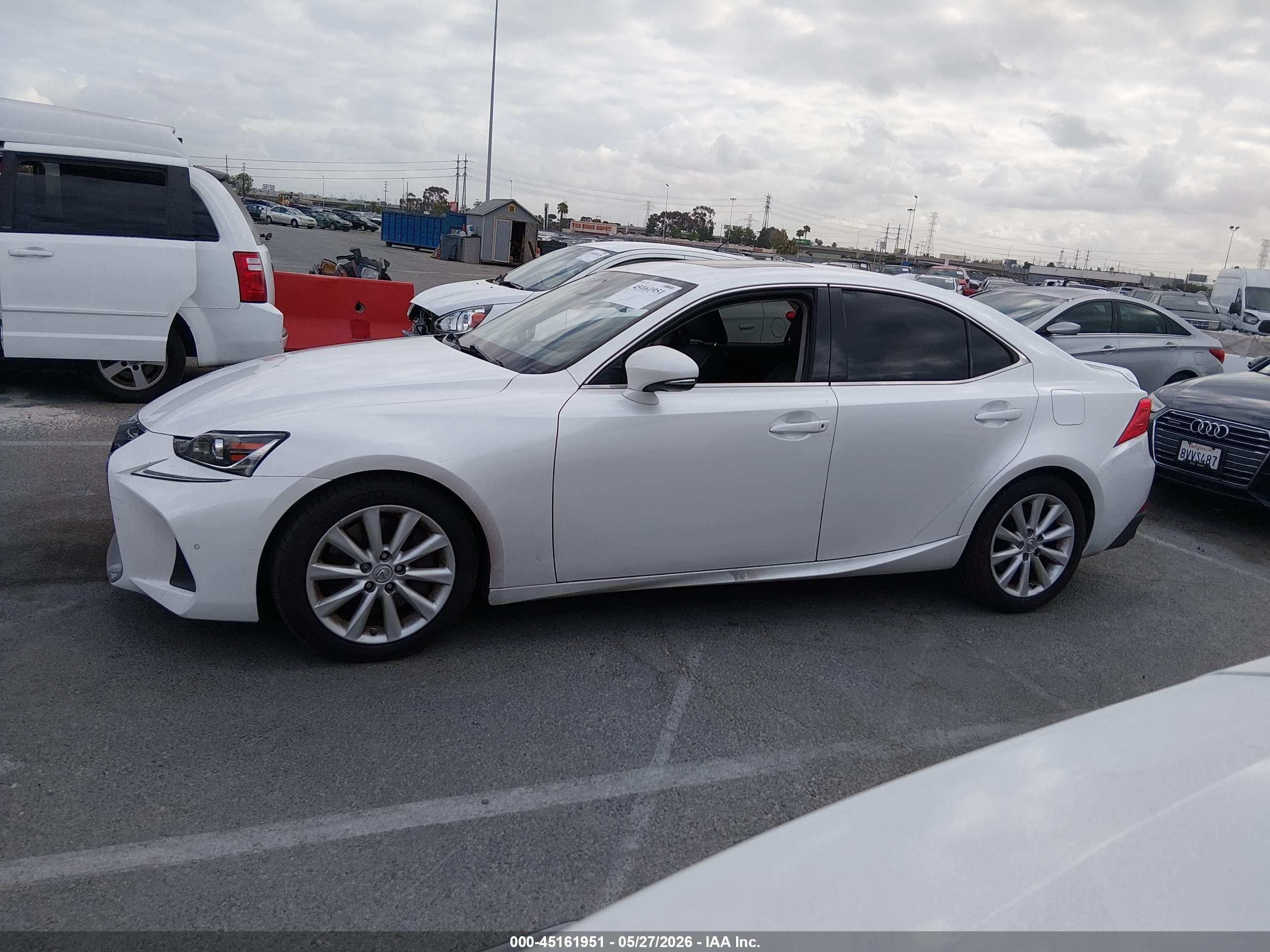 2020 Lexus Is 300 White vin: JTHDA1D22L5107315