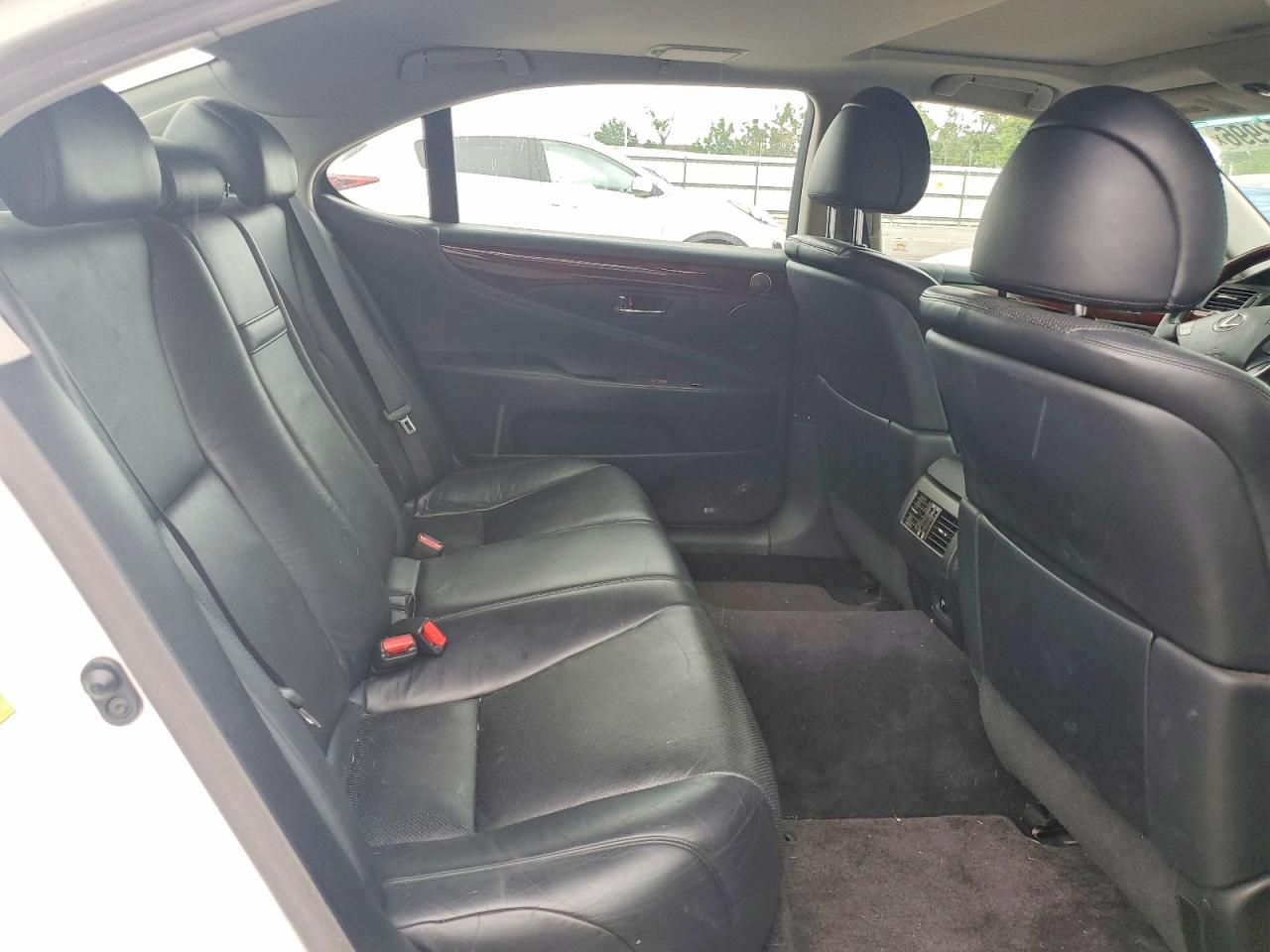 2009 Lexus Ls White vin: JTHDL46F695000840