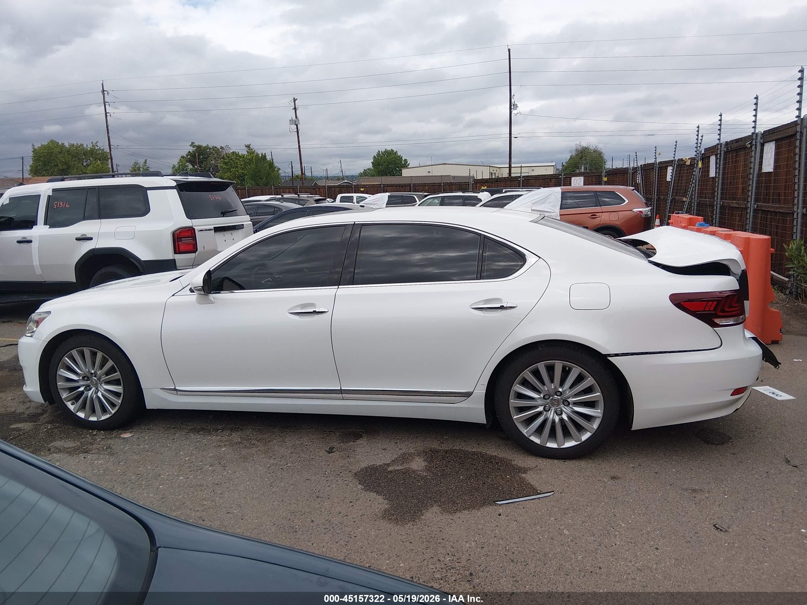 2013 Lexus Ls 460 L Белый vin: JTHDL5EF9D5005871