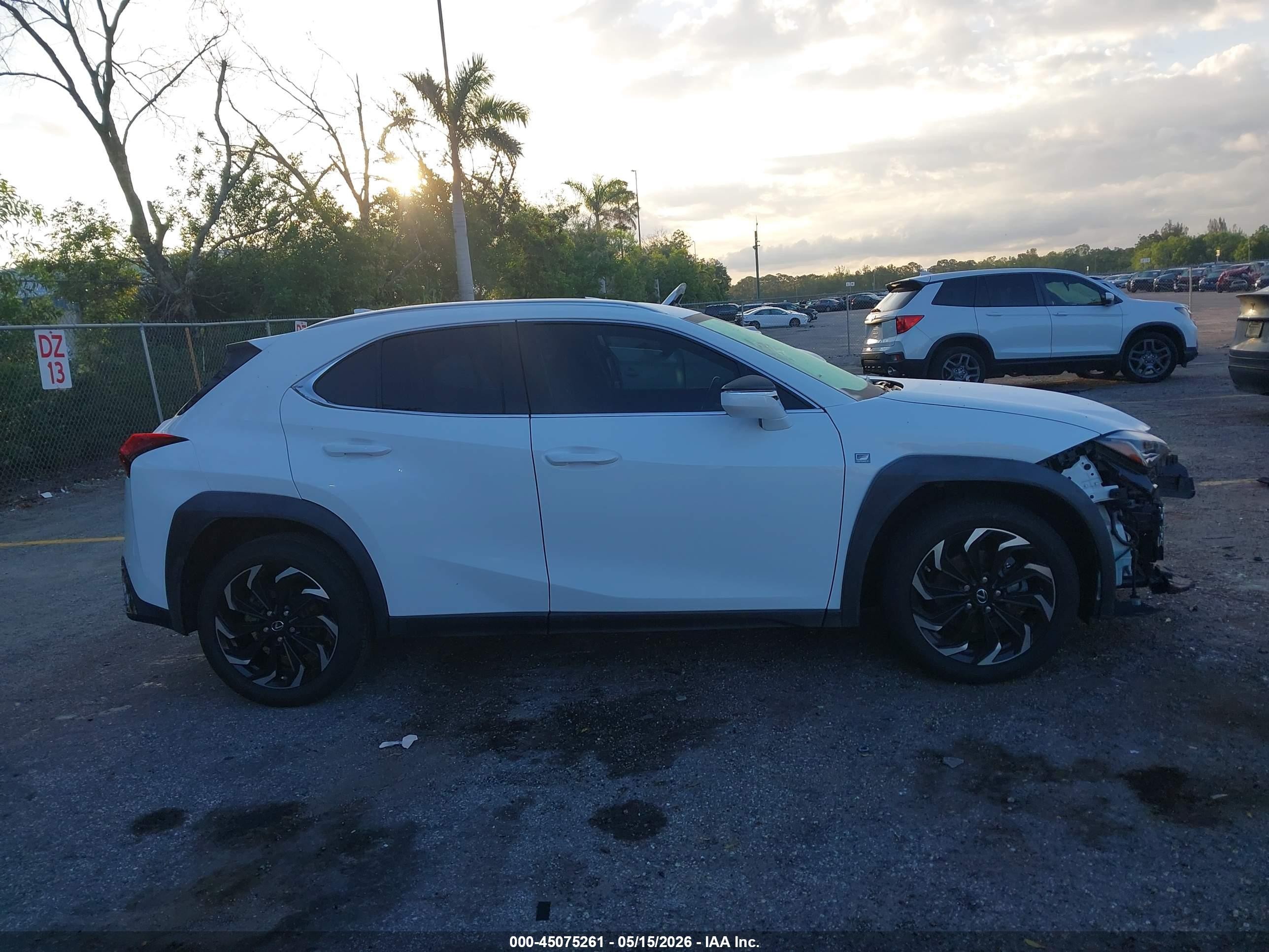 2021 Lexus Ux 200 F Sport White vin: JTHE3JBH8M2041460