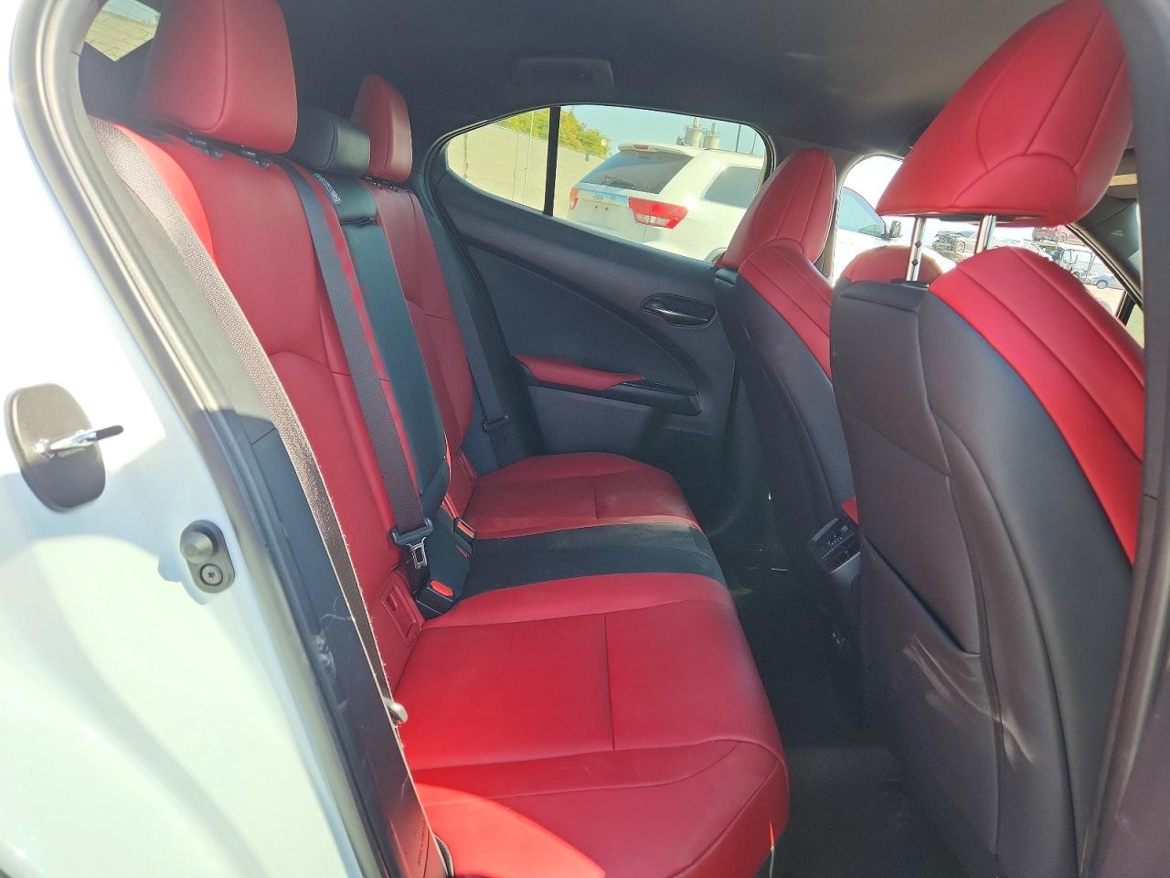 2021 Lexus Ux 200 White vin: JTHE3JBHXM2037118