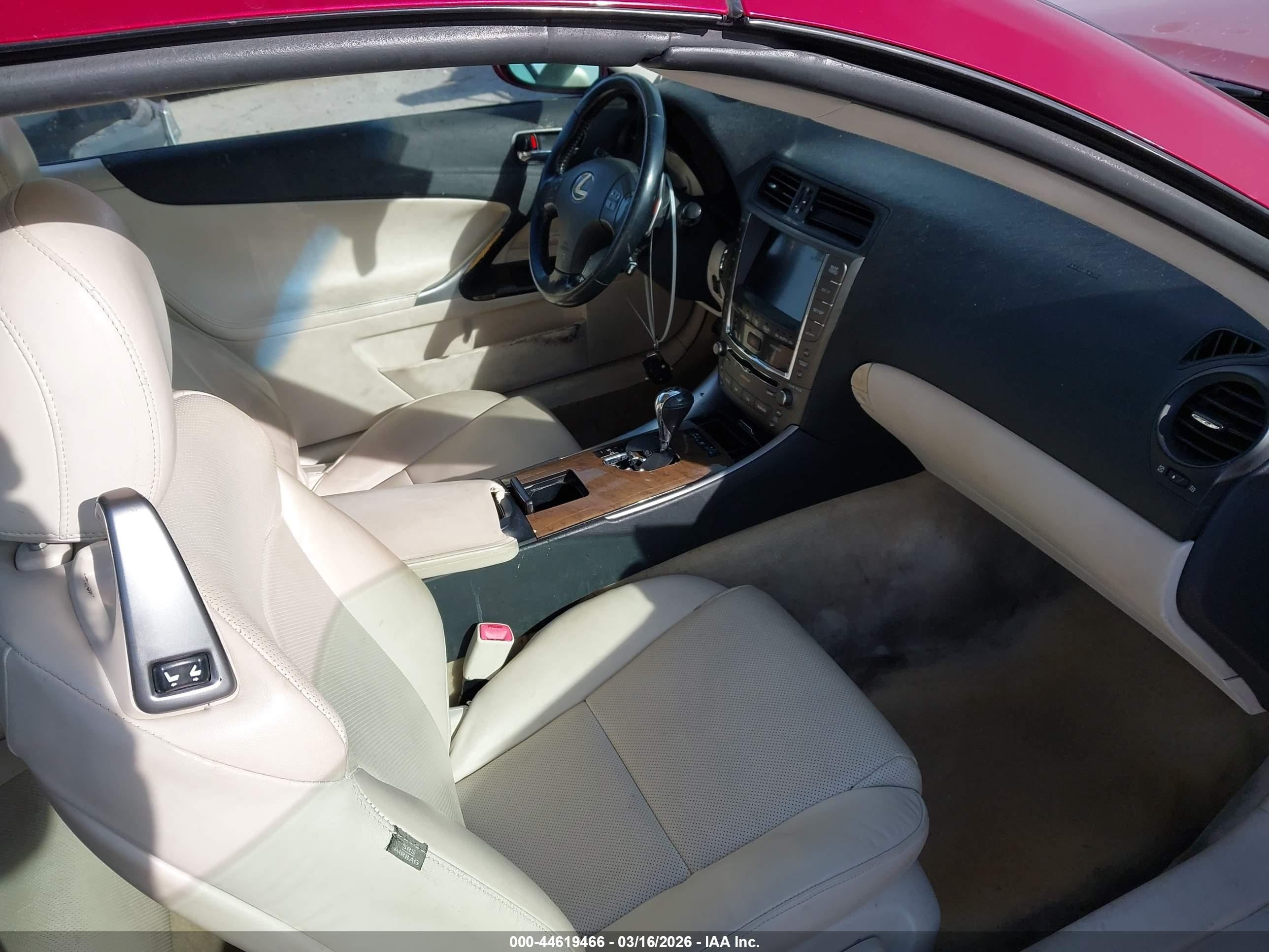 2010 Lexus Is 350c   Red vin: JTHFE2C20A2502712