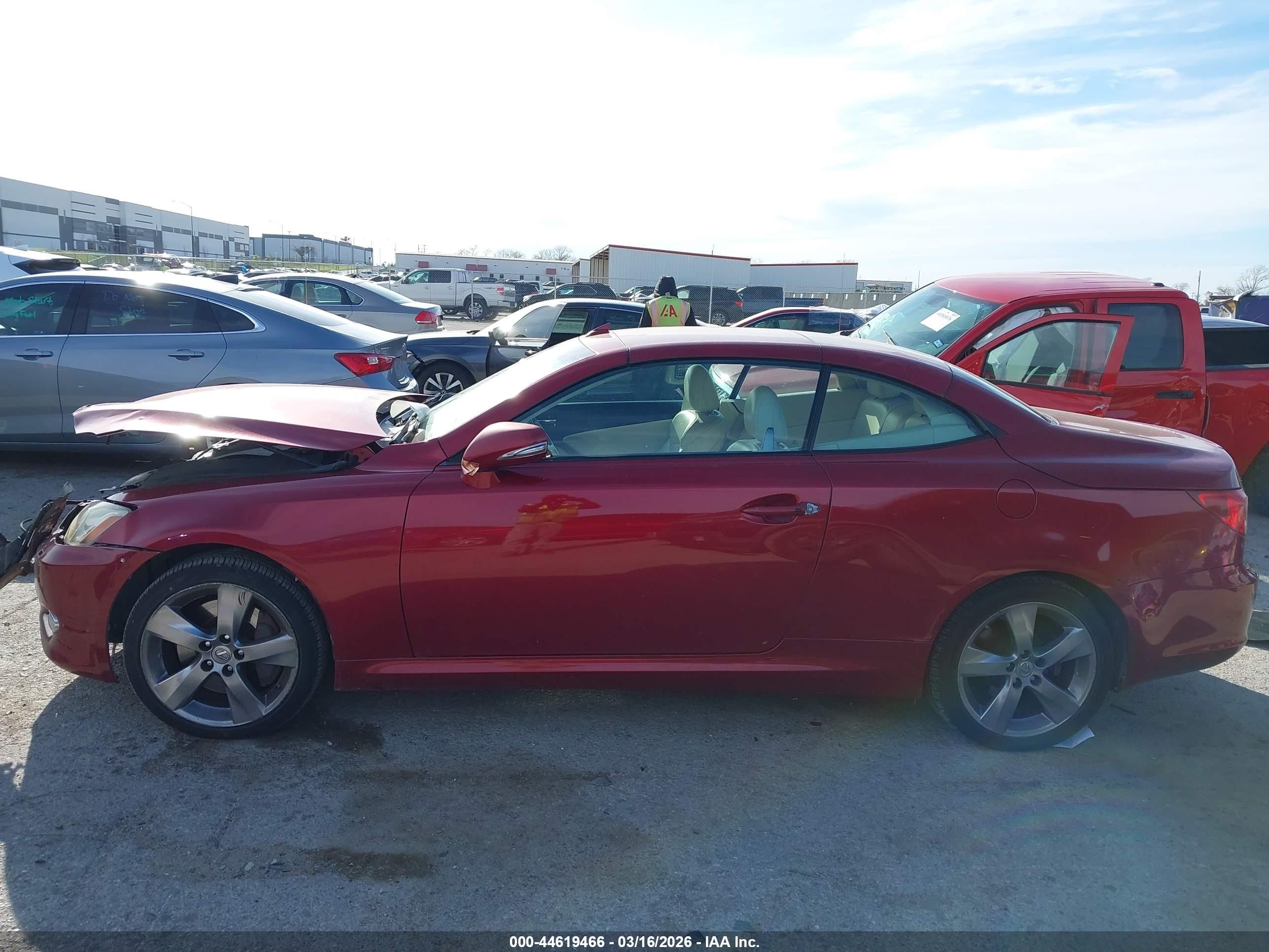 2010 Lexus Is 350c   Red vin: JTHFE2C20A2502712