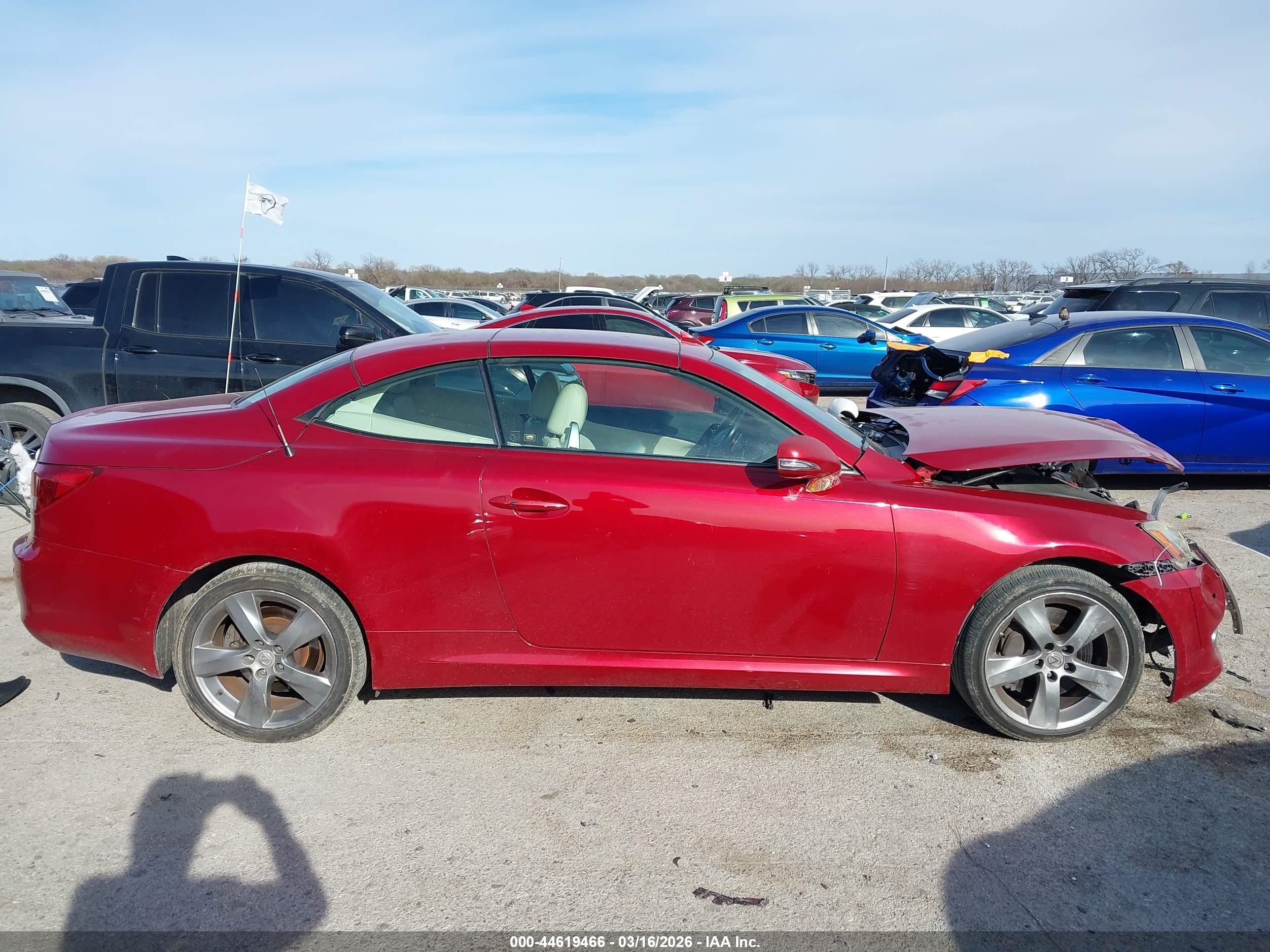 2010 Lexus Is 350c   Red vin: JTHFE2C20A2502712