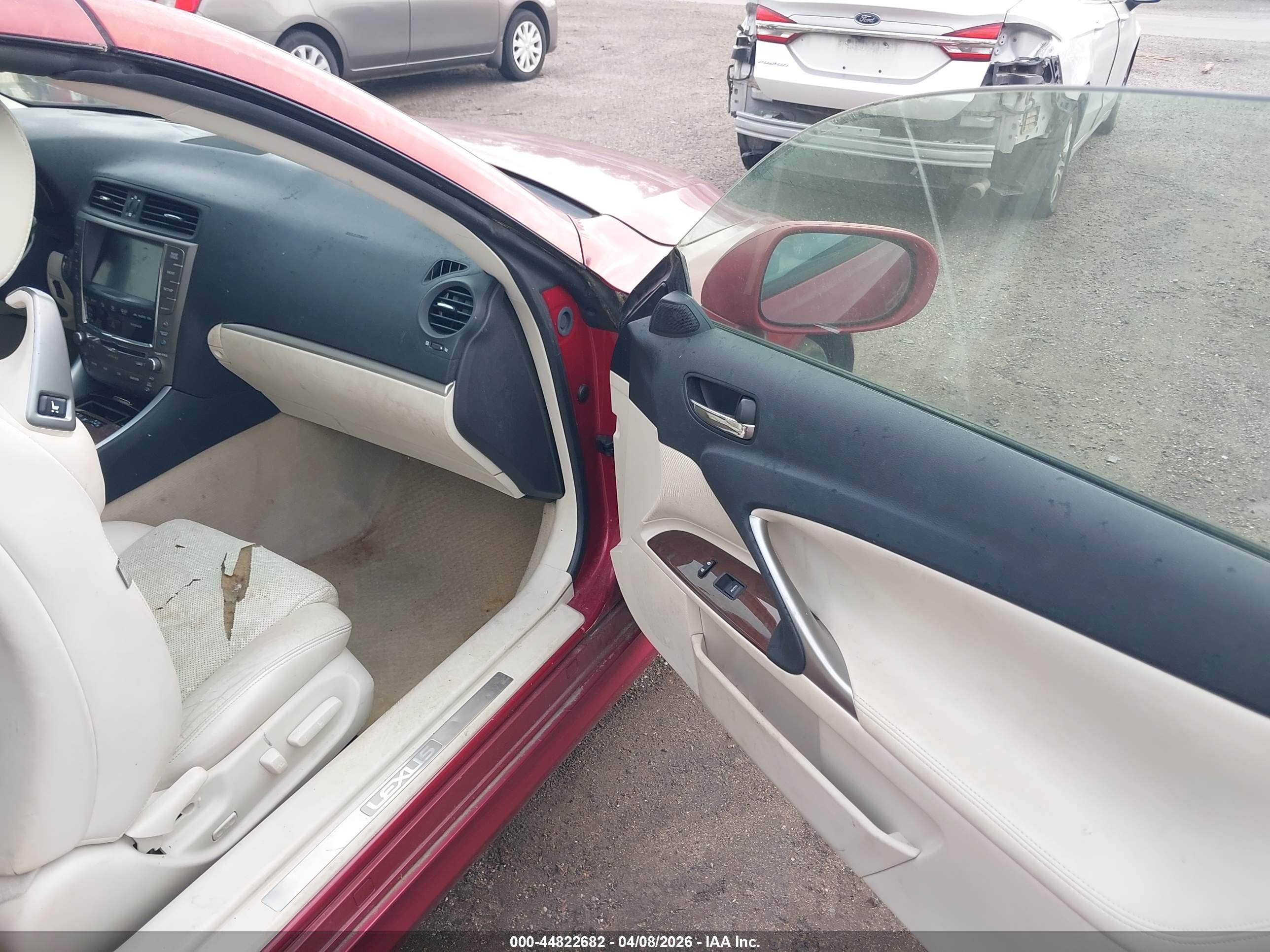 2012 Lexus Is 350c   Burgundy vin: JTHFE2C2XC2508195