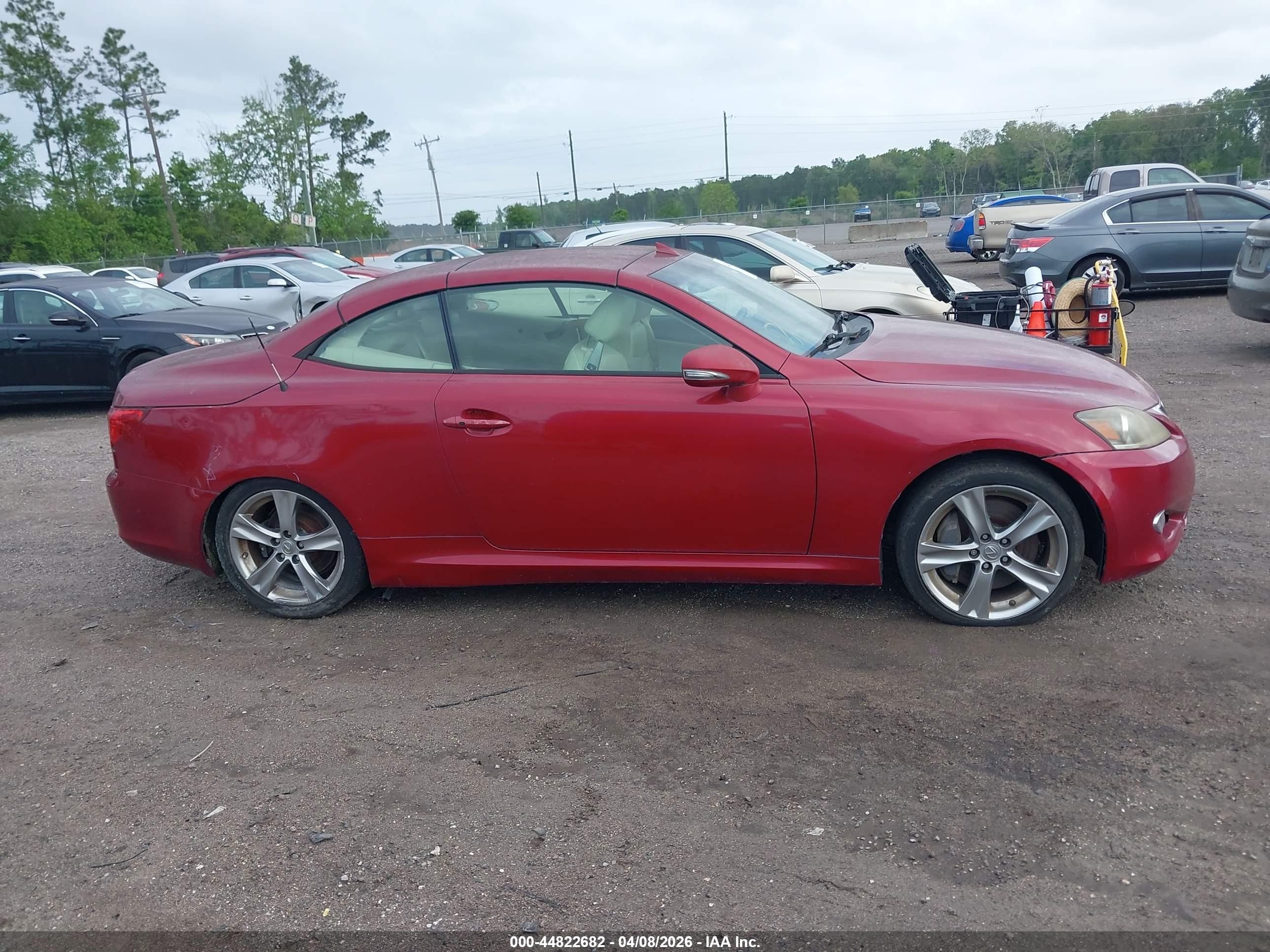 2012 Lexus Is 350c   Burgundy vin: JTHFE2C2XC2508195