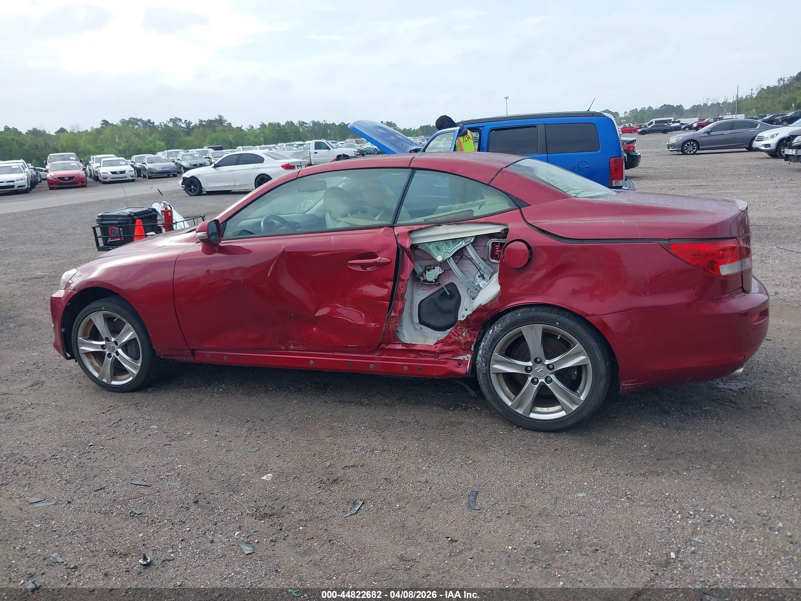 2012 Lexus Is 350c   Burgundy vin: JTHFE2C2XC2508195