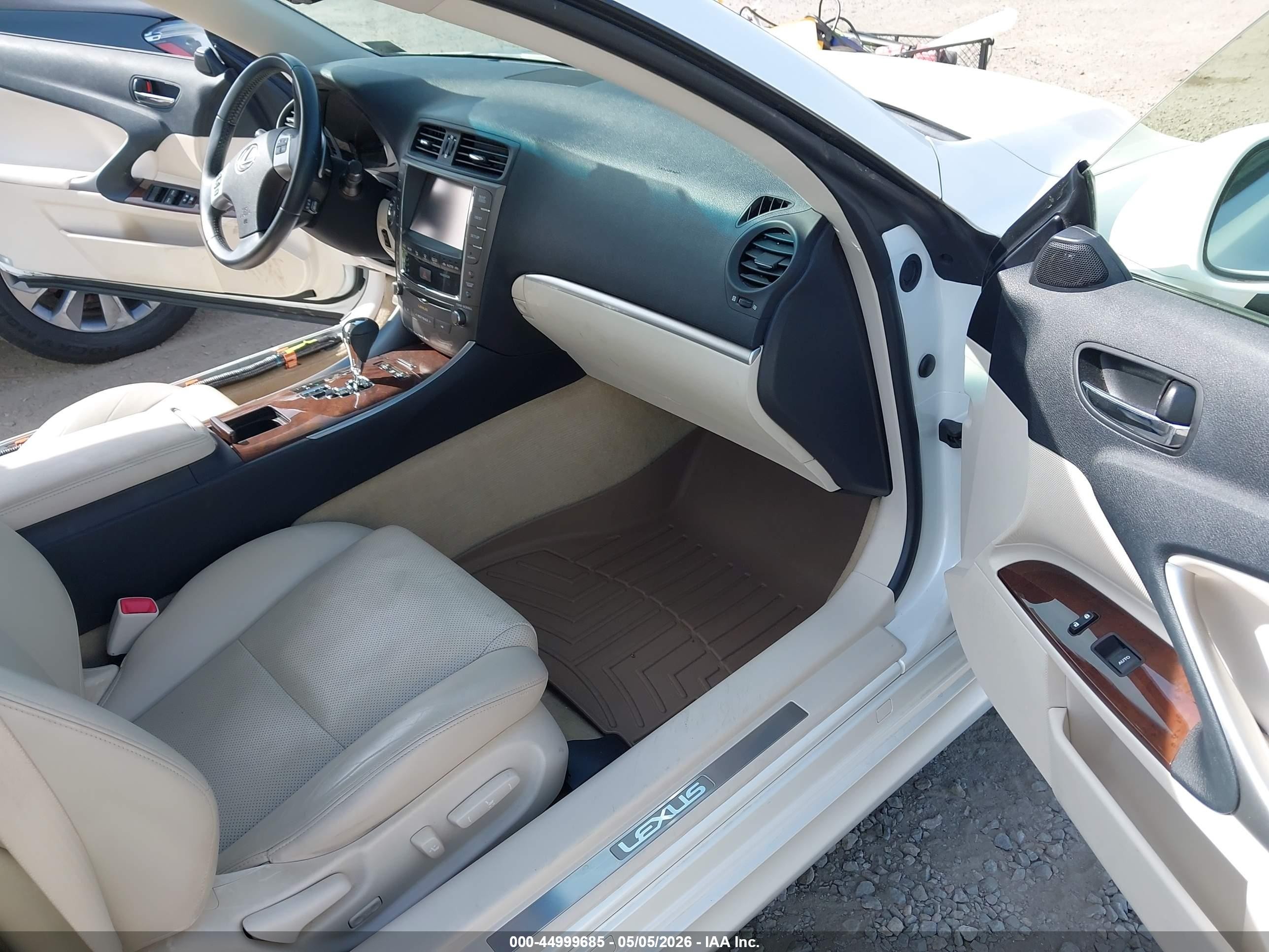 2014 Lexus Is 350c   White vin: JTHFE2C2XE2510399