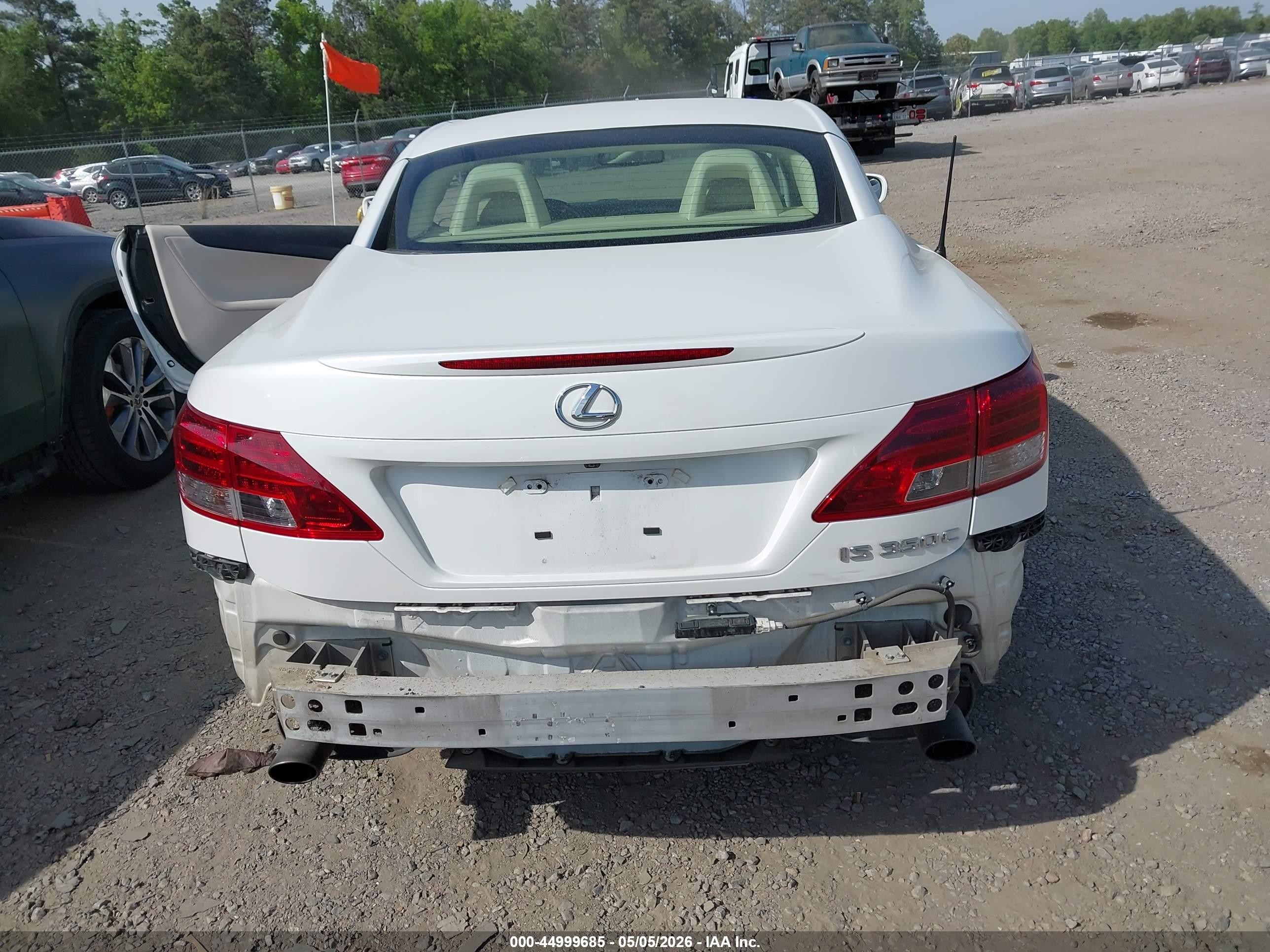 2014 Lexus Is 350c   White vin: JTHFE2C2XE2510399