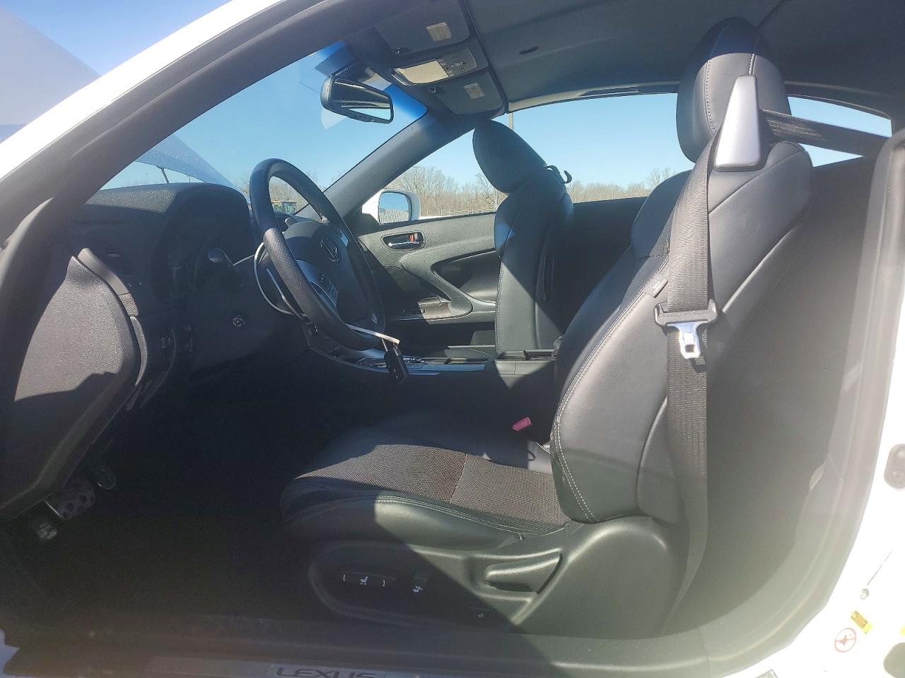 2014 Lexus Is 250c Base White vin: JTHFF2C20E2530190