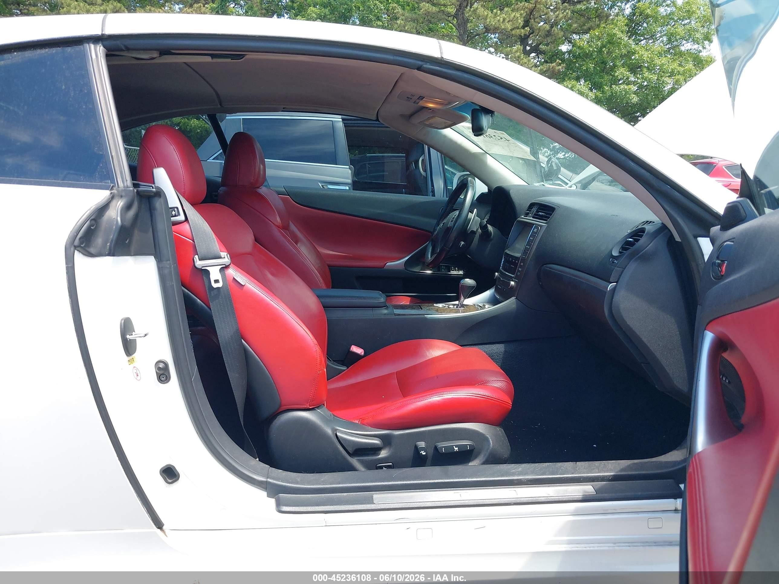 2015 Lexus Is 250c   White vin: JTHFF2C21F2532662