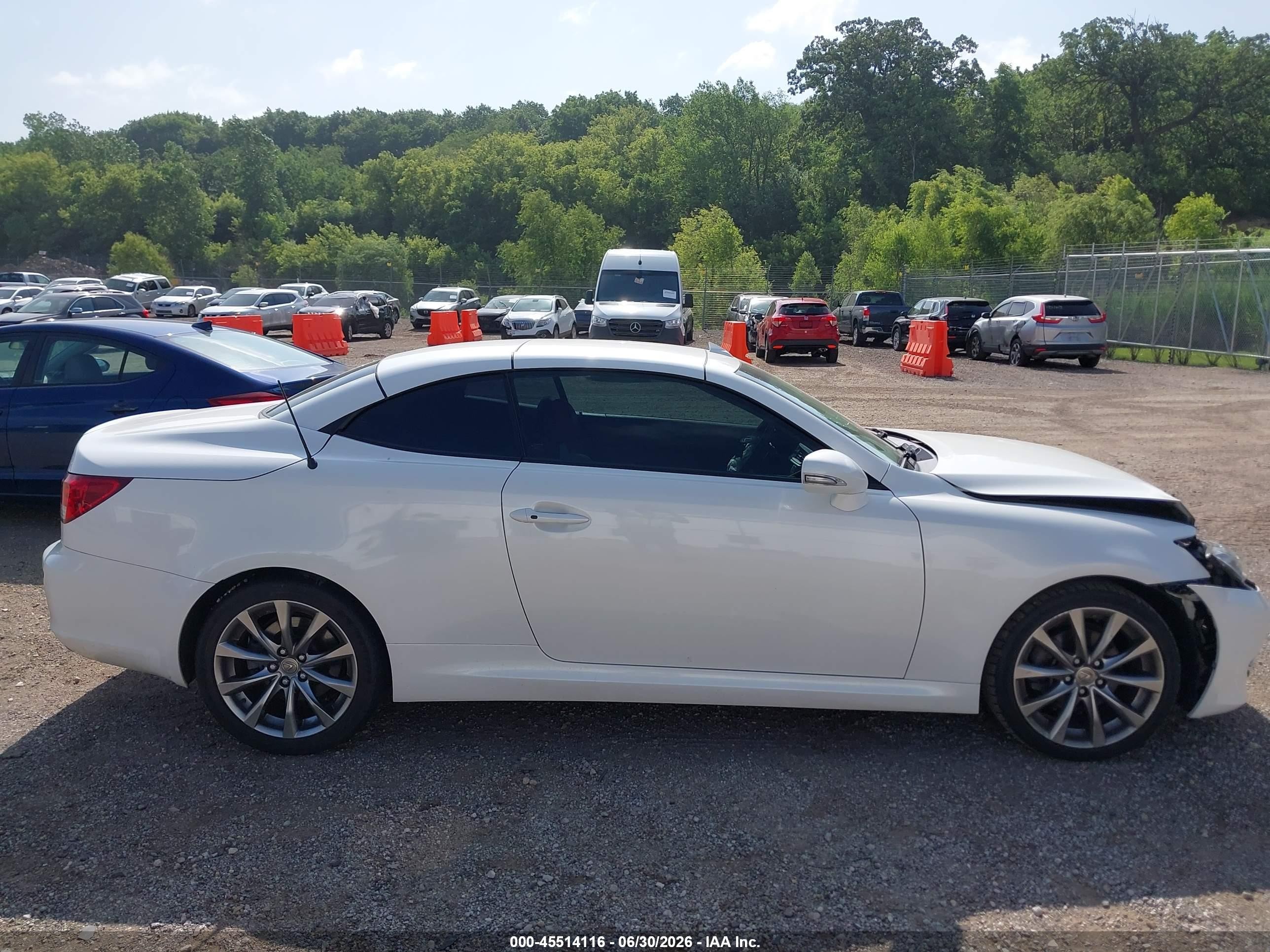 2015 Lexus Is 250c   White vin: JTHFF2C23F2532064