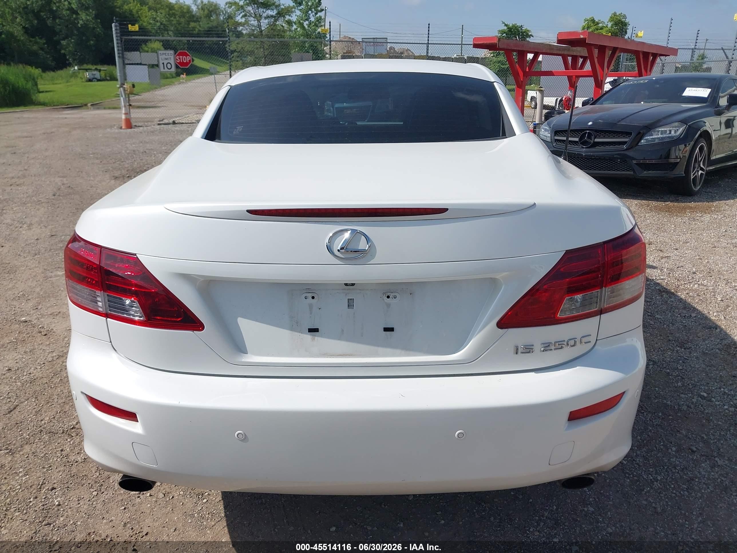 2015 Lexus Is 250c   White vin: JTHFF2C23F2532064