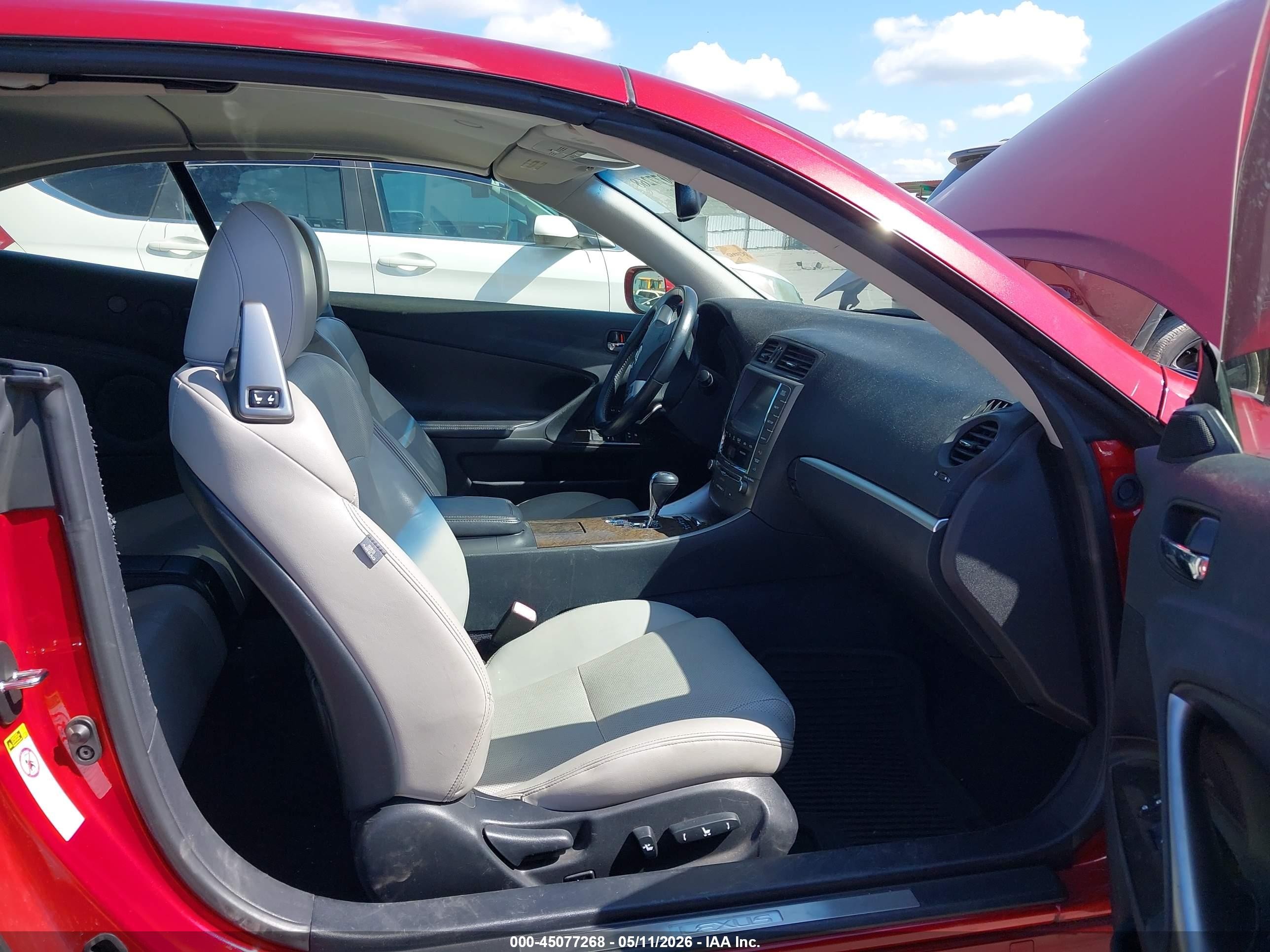 2013 Lexus Is 250c   Red vin: JTHFF2C26D2528023