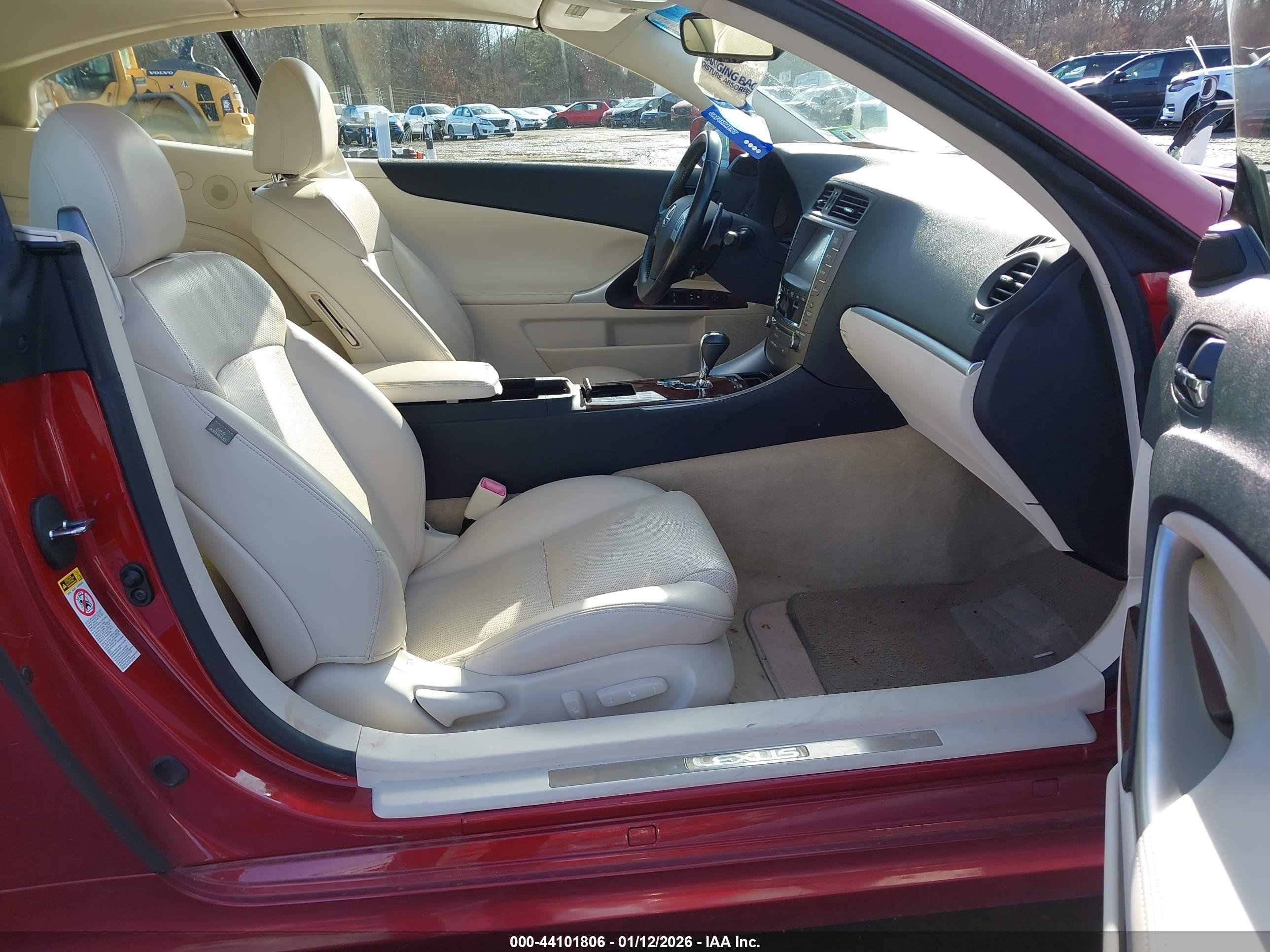2015 Lexus Is 250c   Red vin: JTHFF2C27F2532942