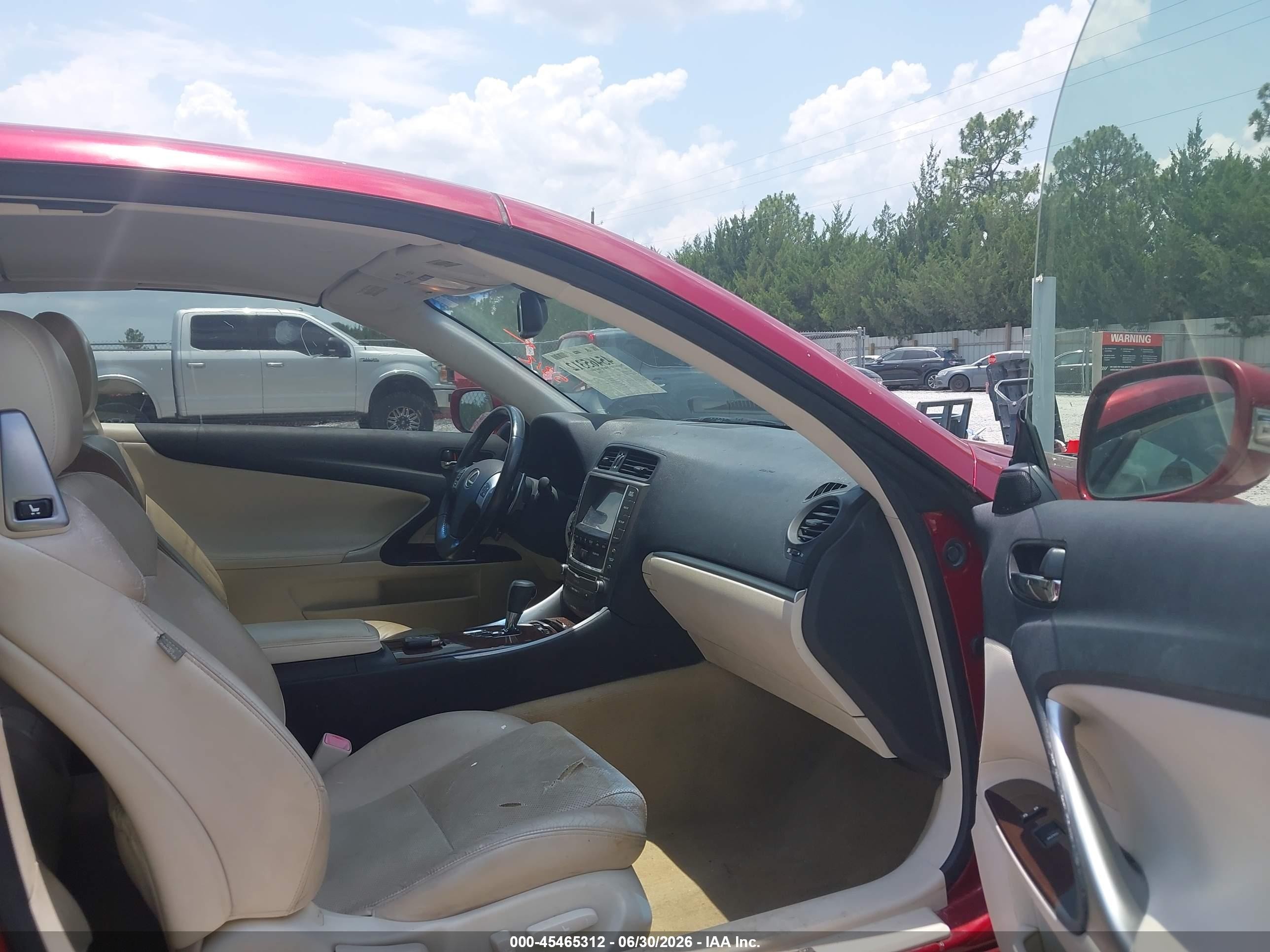 2014 Lexus Is 250c   Red vin: JTHFF2C28E2530373