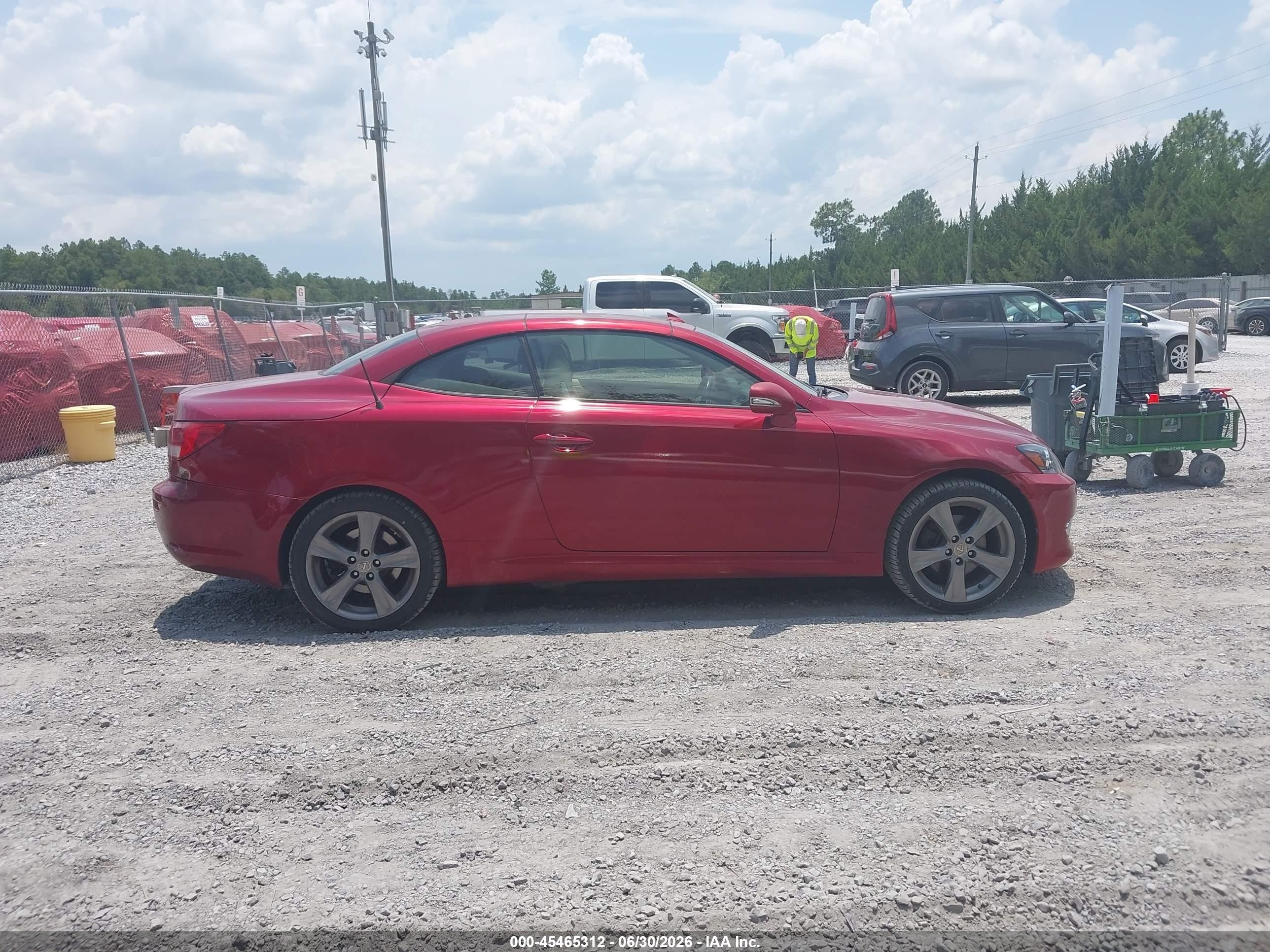 2014 Lexus Is 250c   Red vin: JTHFF2C28E2530373