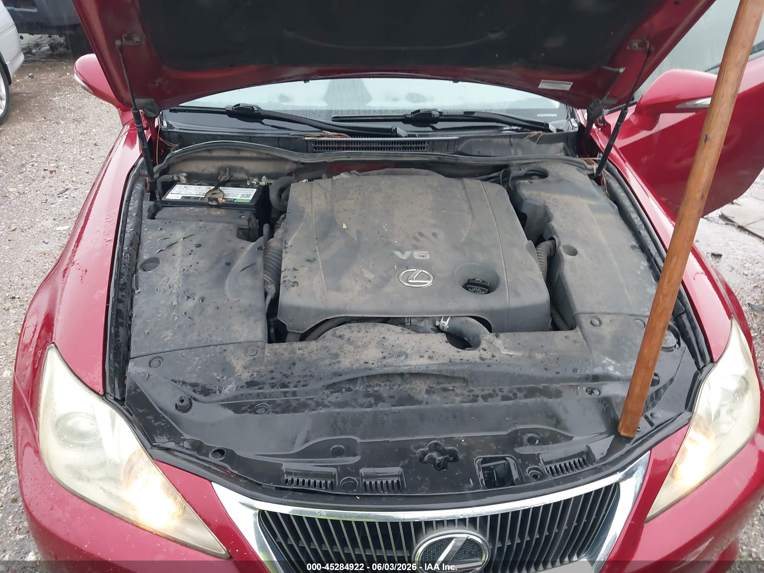 2010 Lexus Is 250c   Red vin: JTHFF2C2XA2510216