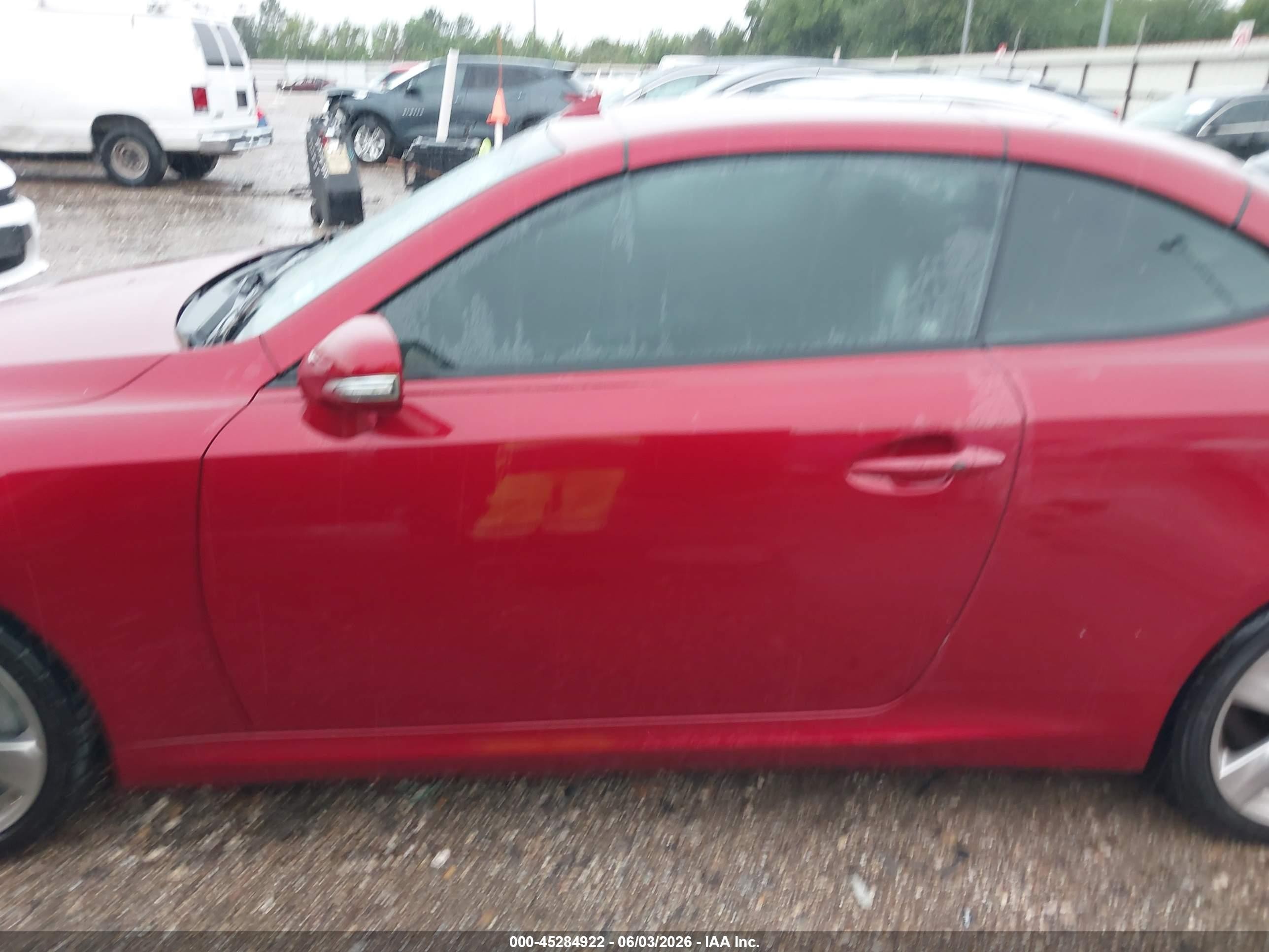 2010 Lexus Is 250c   Red vin: JTHFF2C2XA2510216