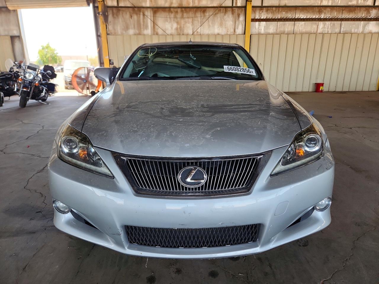 2011 Lexus Is 250c Base Серебряный vin: JTHFF2C2XB2518236