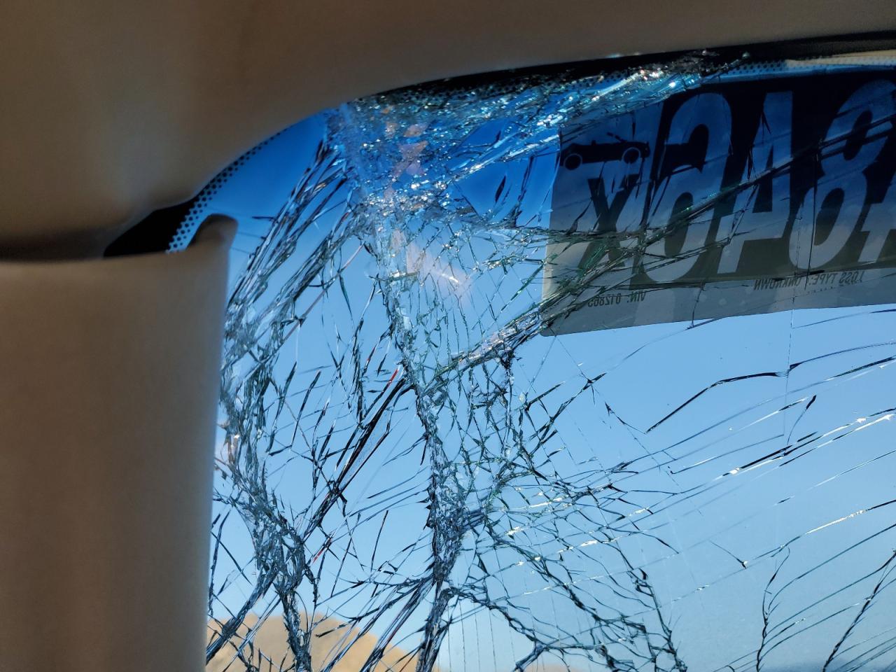 2002 Lexus Sc 430 White vin: JTHFN48YX20012865 Damage: Windshield, Broken, Replacement Required