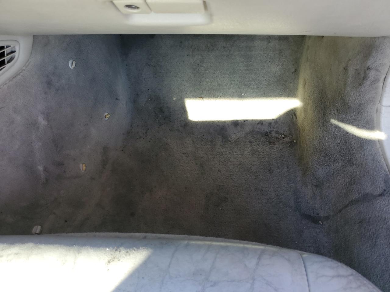 2002 Lexus Sc 430 White vin: JTHFN48YX20012865 Damage: Right Front Carpet, Stained, Permanent