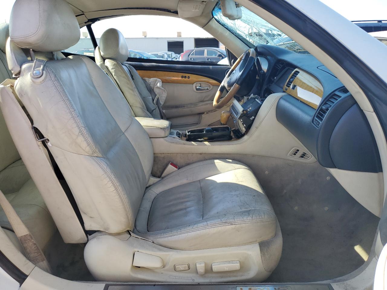 2002 Lexus Sc 430 White vin: JTHFN48YX20012865 Damage: Right Front Seat Cushion, Stained, Permanent