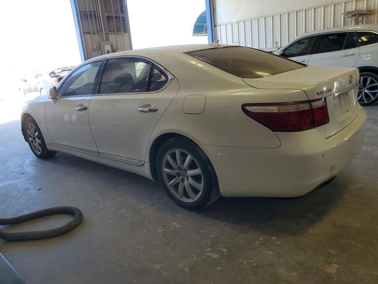 2009 Lexus Ls 460l Белый vin: JTHGL46F995034168