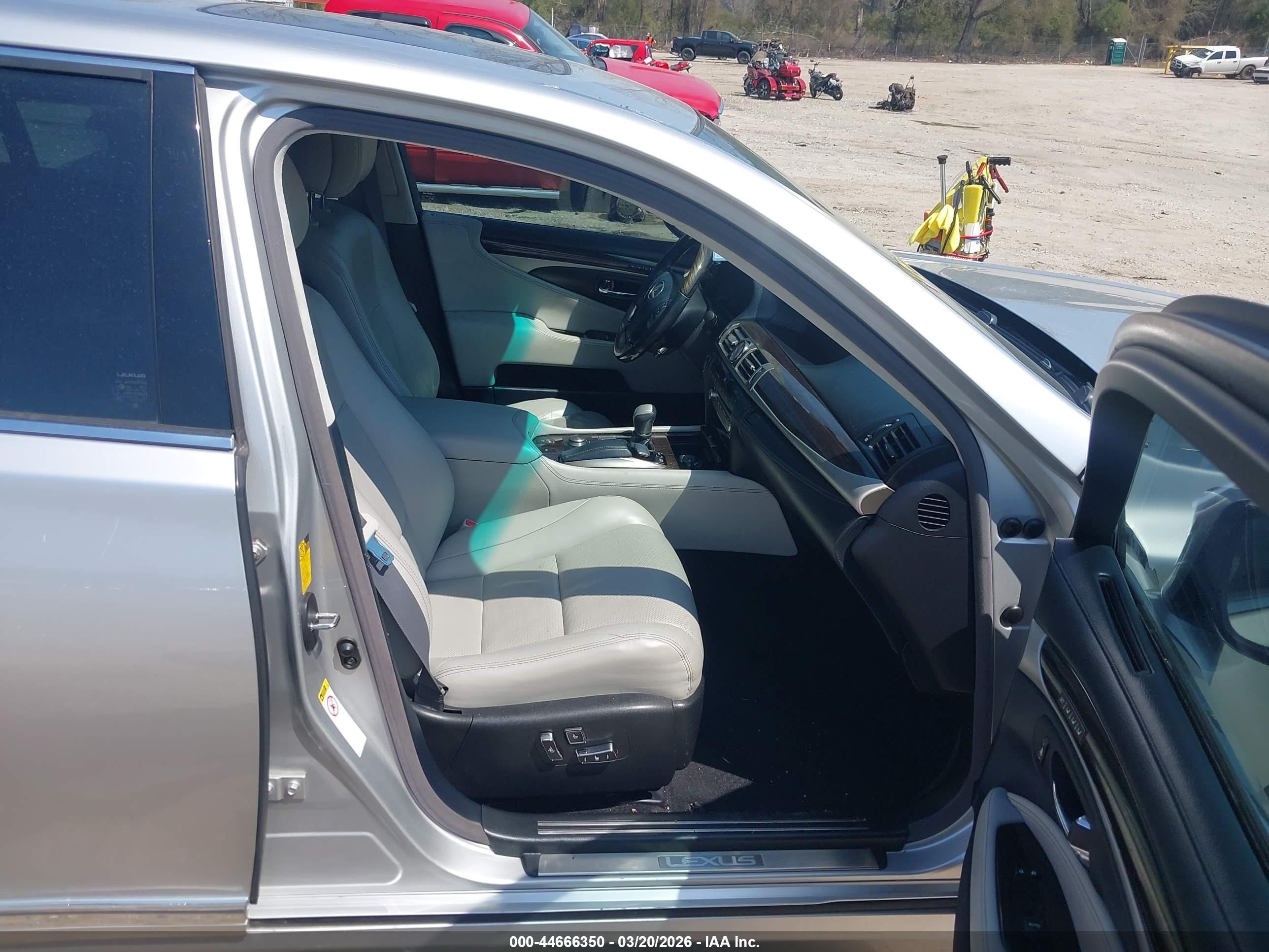 2013 Lexus Ls 460 L Silver vin: JTHGL5EF7D5048392