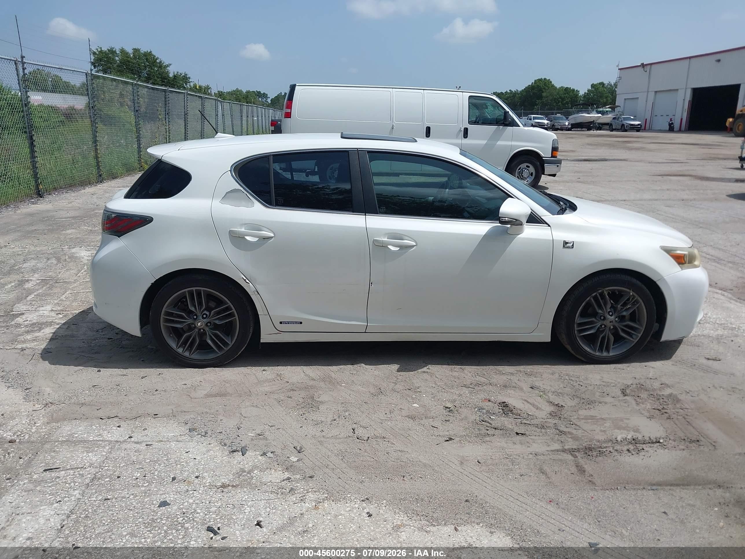 2013 Lexus Ct 200h   White vin: JTHKD5BH1D2131766