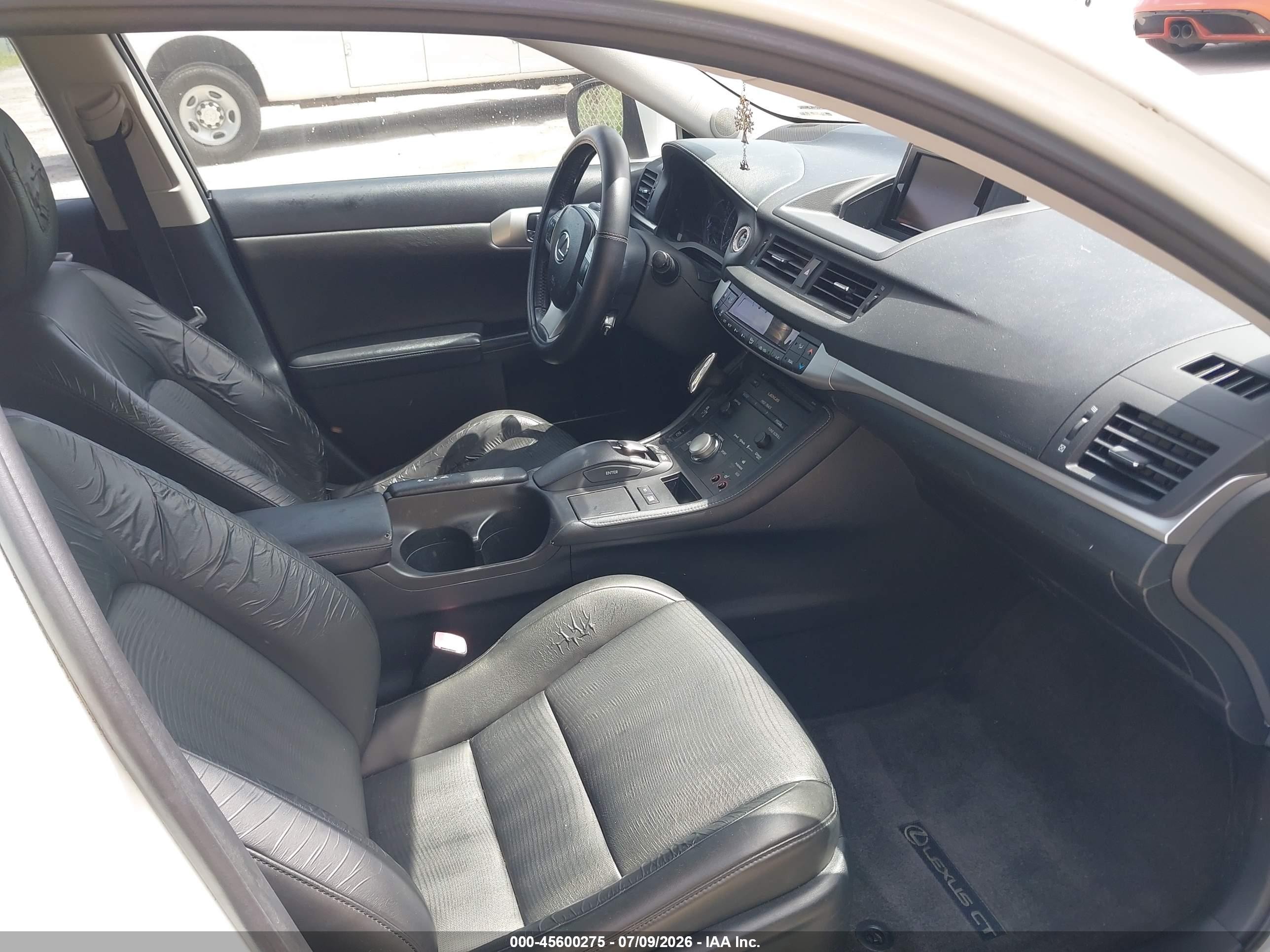 2013 Lexus Ct 200h   White vin: JTHKD5BH1D2131766