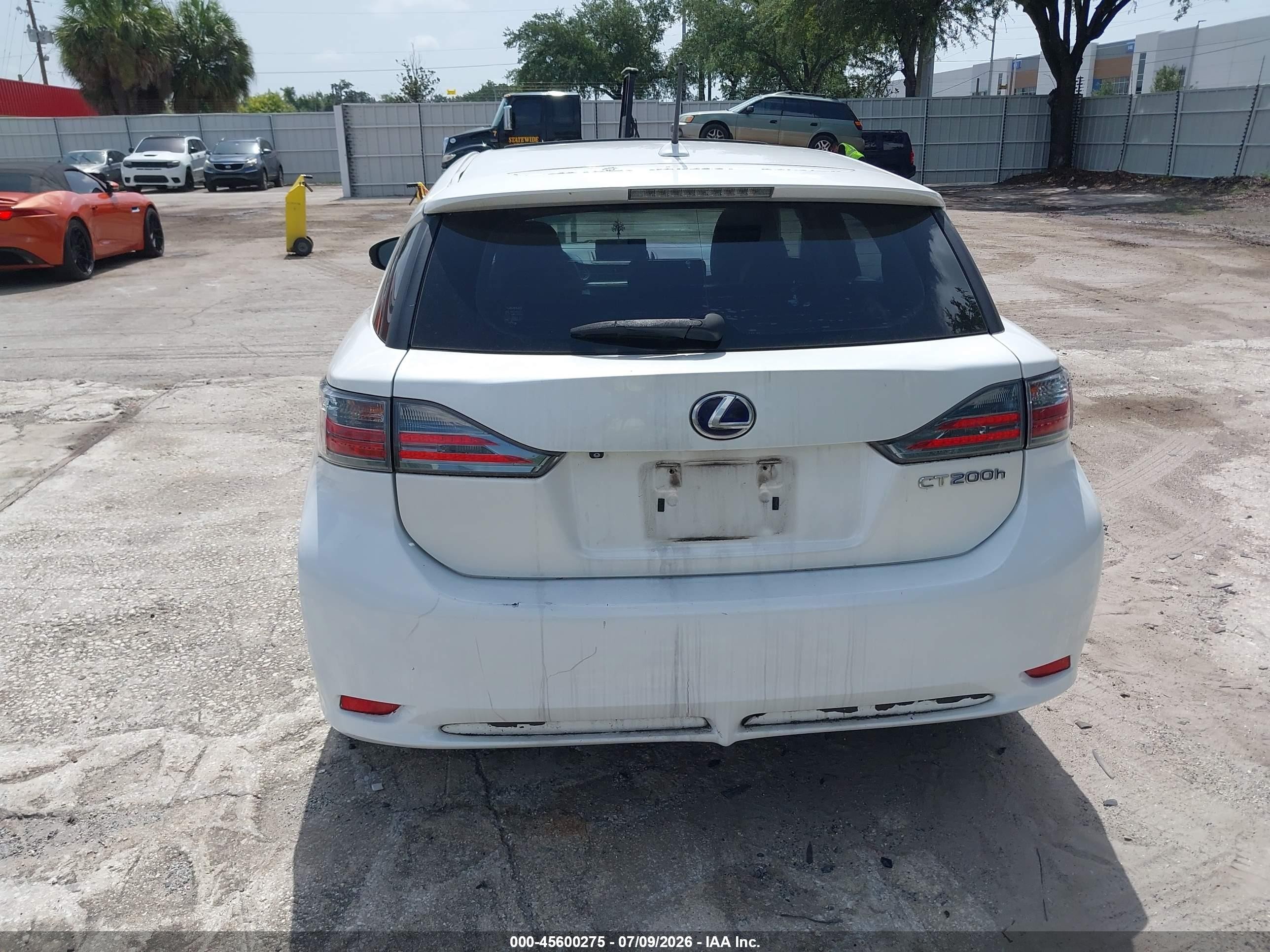 2013 Lexus Ct 200h   White vin: JTHKD5BH1D2131766
