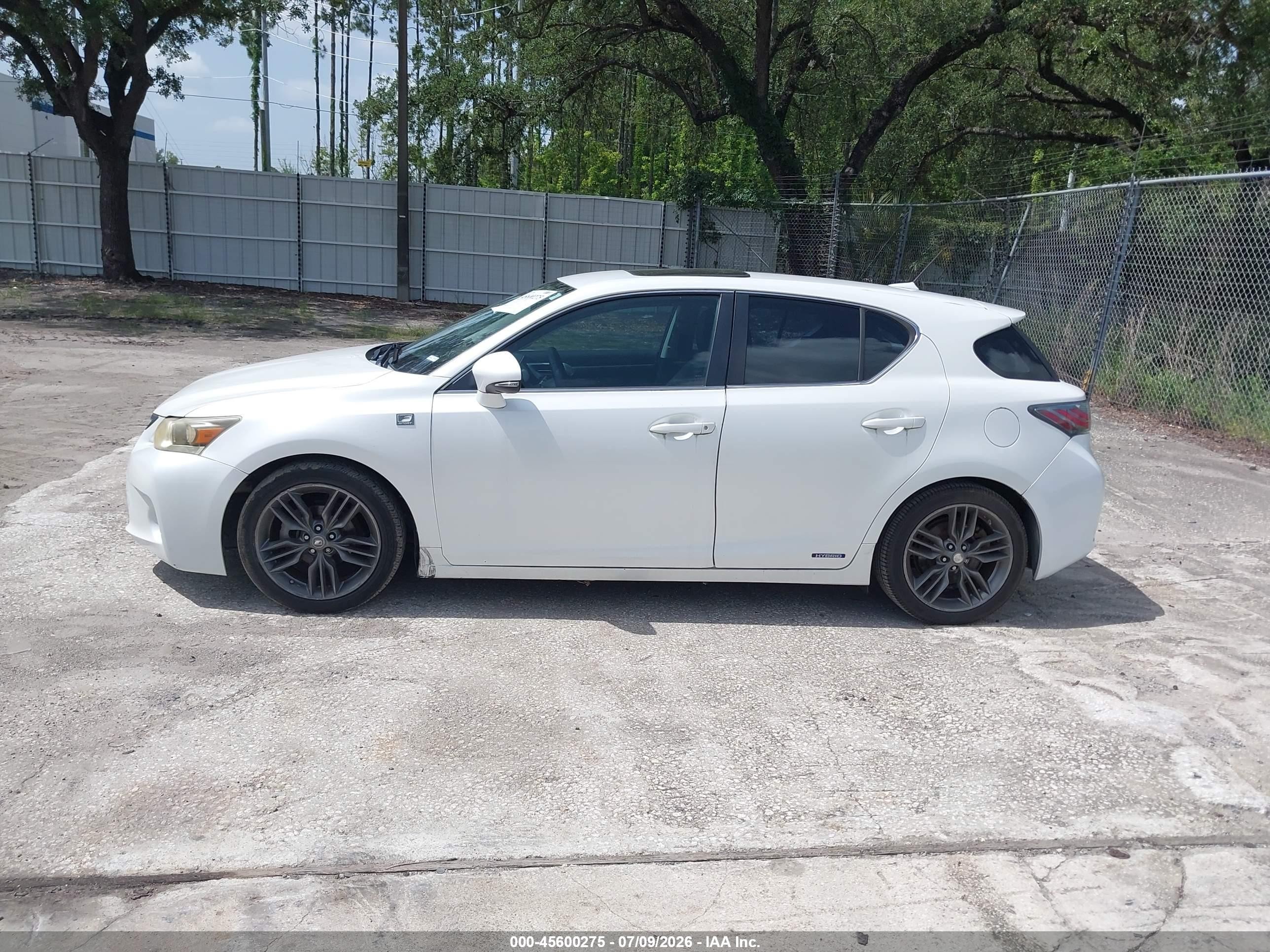 2013 Lexus Ct 200h   White vin: JTHKD5BH1D2131766