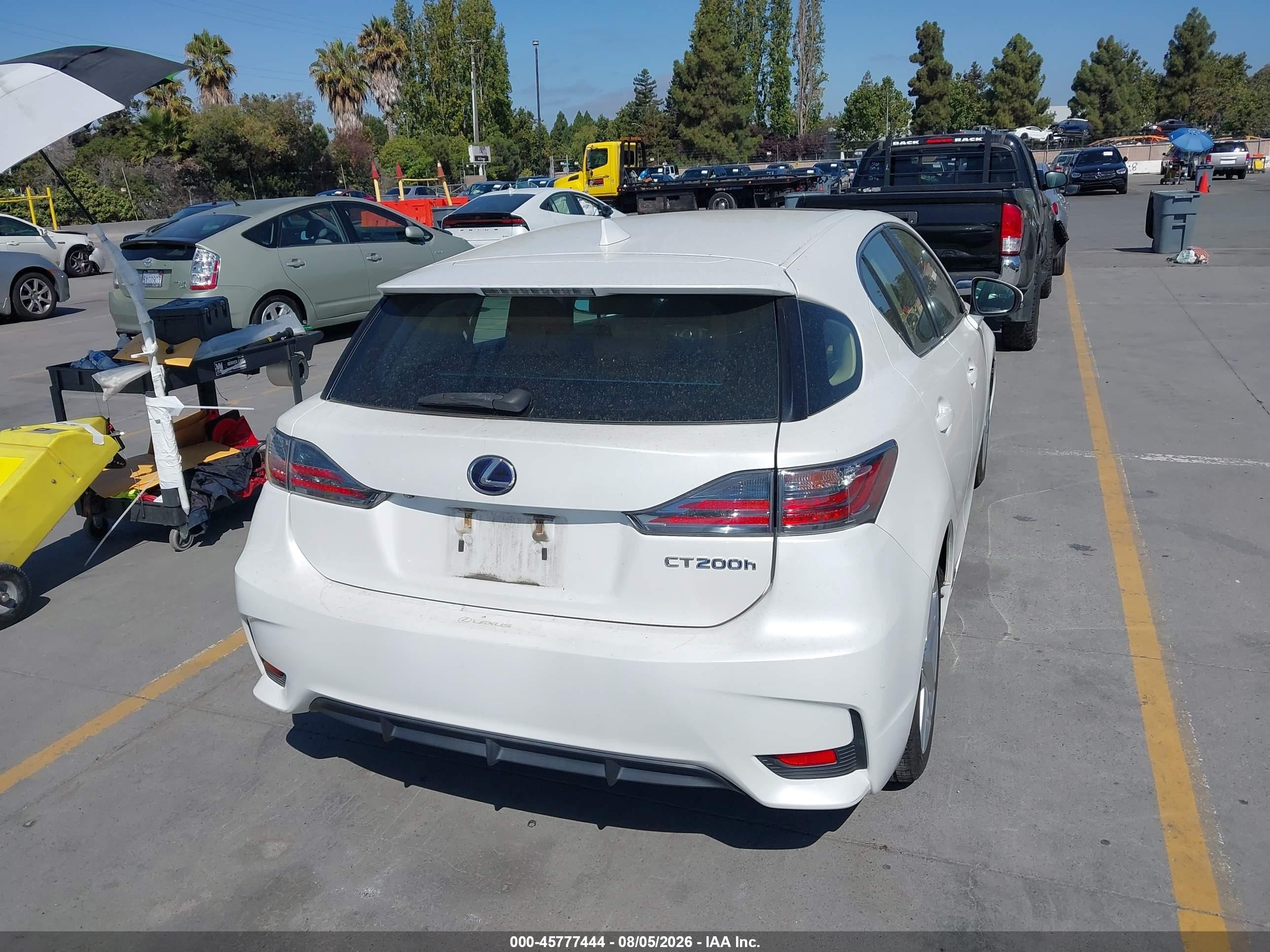 2014 Lexus Ct 200h   White vin: JTHKD5BH1E2191970